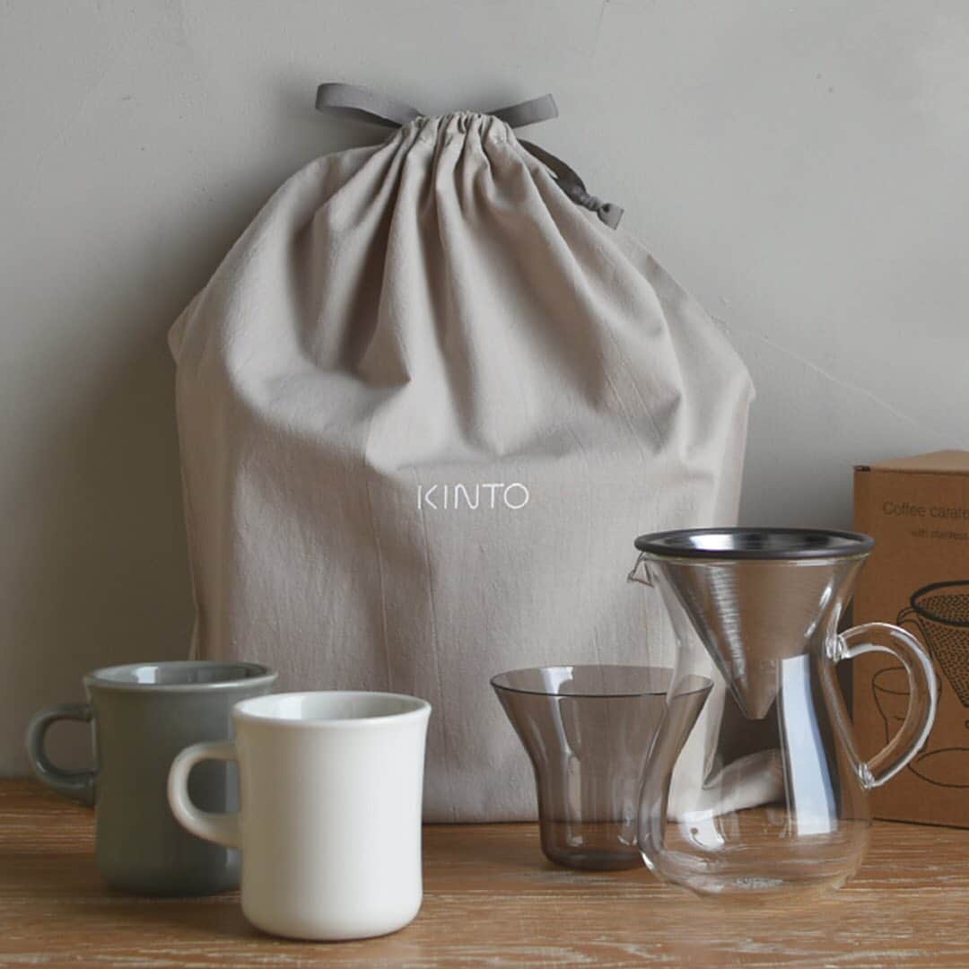 のインスタグラム：「[JOURNAL: Gift Inspiration 2020]⁠⠀ お世話になった方へのお礼、大切な方へのお祝いなど。KINTO JOURNALでは様々な贈り物シーンにおすすめのアイテムをご紹介いたします。⁠⠀ （詳しくはLinkin.bioをクリック @kintojapan）⁠⠀ ---⁠⠀ If you are looking for little something to express your gratitude or mark a special occasion, here are some of our recommendations. See the full article on KINTO JOURNAL⁠⠀ (see linkin.bio @kintojapan)⁠⠀ ---⁠⠀ Share your KINTO items with #mykinto for a chance to be featured.⁠⠀ .⁠⠀ .⁠⠀ .⁠⠀ #kinto #キントー #simpledesign #tableware #houseware #homedecor #simplelifestyle #lifestyle #シンプルデザイン #インテリア #暮らしの道具 #暮らしを楽しむ #シンプルな暮らし #丁寧な暮らし」