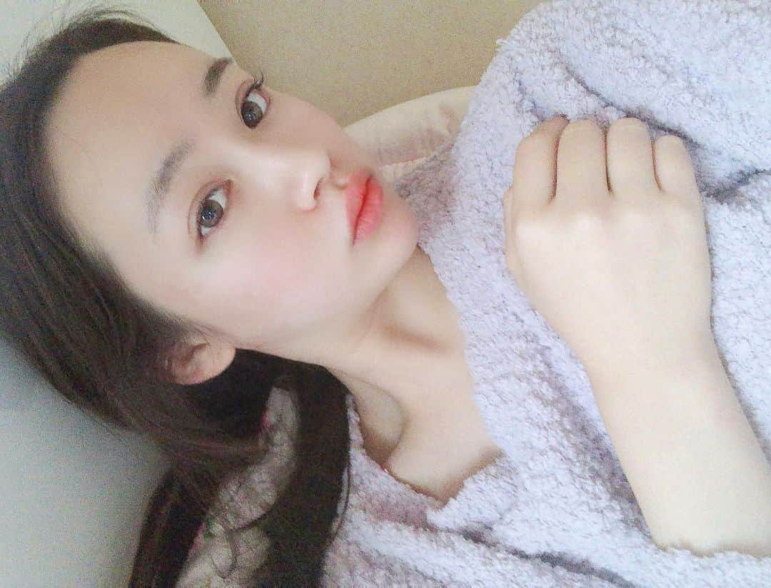のインスタグラム：「・ ・ ラベンダー💐 ・ #ナタリア聖奈 #ljk #透明感メイク #ナチュラルメイク」