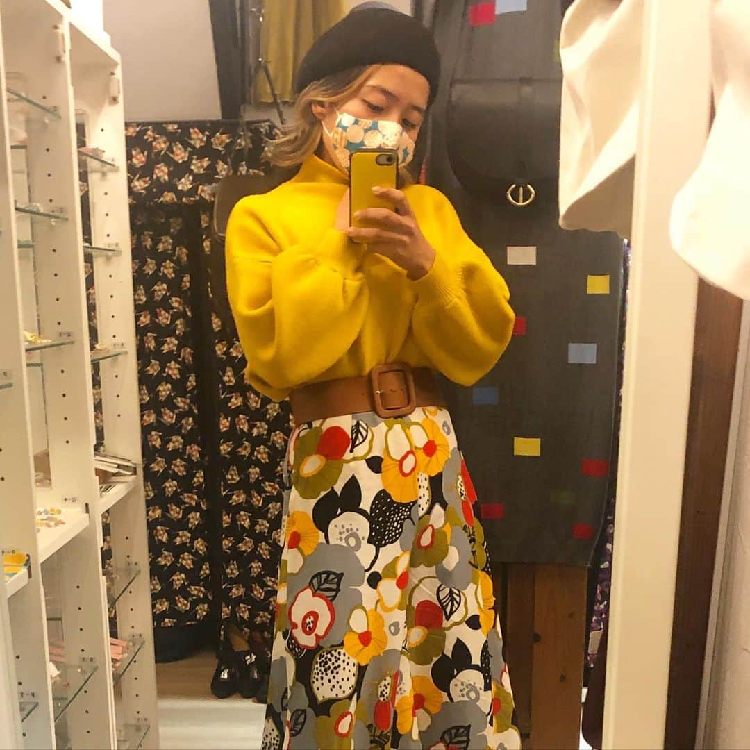 森山あすかさんのインスタグラム写真 - (森山あすかInstagram)「最近は黄色ばかりだなあ。 #ootd#fashion #黄色ニット」12月9日 21時10分 - moriyama__asuka