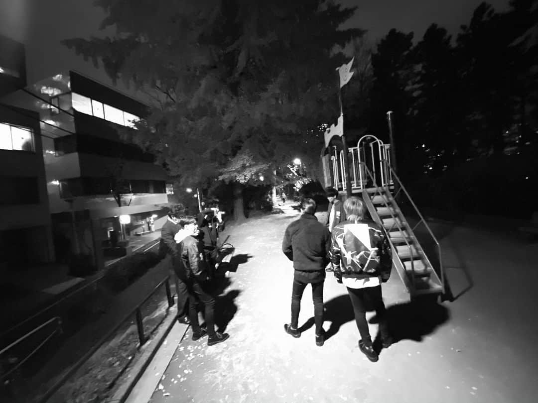 YUUKIのインスタグラム：「最近ほぼ毎日5人一緒。 しあわせだよね。 #UNIONE #friendship #Tokyo #Japan #music #boysband #vocalunit #photography #streetphotography #snapshot」