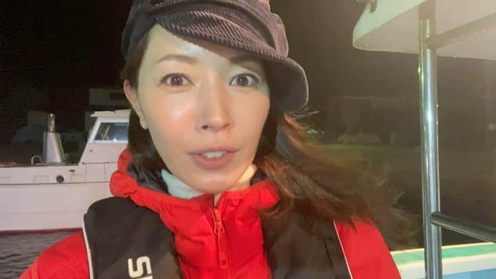 のインスタグラム：「本日の早朝の動画でーす❗️✨ 風が強かったり、雨が降ったりで、ここから先、動画は撮っていませんが、また写真はアップしますね〜✨ #滝沢沙織 #千葉県 #ヒラメ釣り #ワクワク #1:30起き #釣りに出る時まだ暗い #fishing#fish#fishinglife#fishingday#fishingtime#fishingislife#釣り#魚#釣り女優#滝沢釣り道#釣り女子#釣り好き#釣りファッション#海釣り#海」