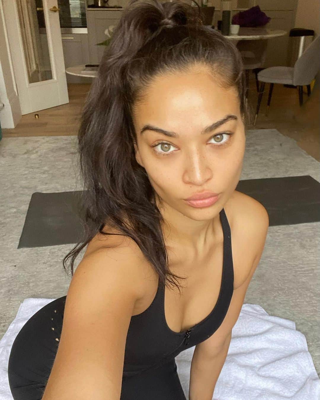 シャニーナ・シャイクのインスタグラム：「Sculpt class 🤸🏽‍♀️」