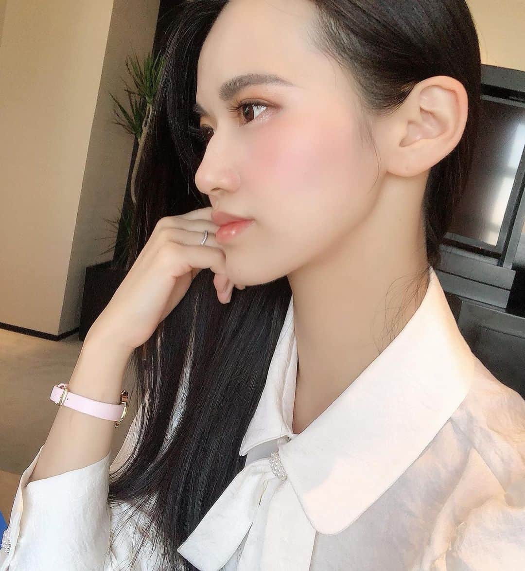 七尾エレナのインスタグラム：「先日ストーリーズで紹介した 行きつけのマツエクサロン❣️  もうずっと前からお世話になっている 自由が丘のR.GRACEさん @r.grace_jiyugaoka  わたしは、ばっさばさな、いかにもマツエク！ というデザインが苦手なんだけど このサロンのデザインは、いつもナチュラルで 自まつげなのではと思わせてくれる自然さ✨ オトナ女子におすすめ！  少し前に、サロン内の内装が リニューアルしたそうで、とっても可愛くなってた！  #マツエク #マツエクサロン #自由が丘 #自由が丘rgrace #rgrace #おすすめサロン」