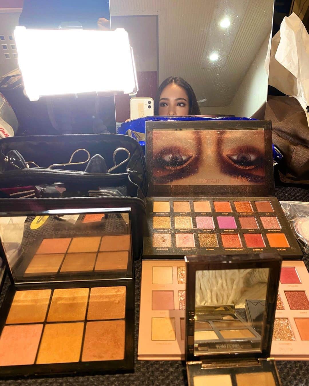 TANAKA ALICEのインスタグラム：「いつもワクワクさせてくれる @erina731 さんのメイク🤍 どのパレットもどストライク🙆🏻‍♀️  #makeup #たまらない#🤤」