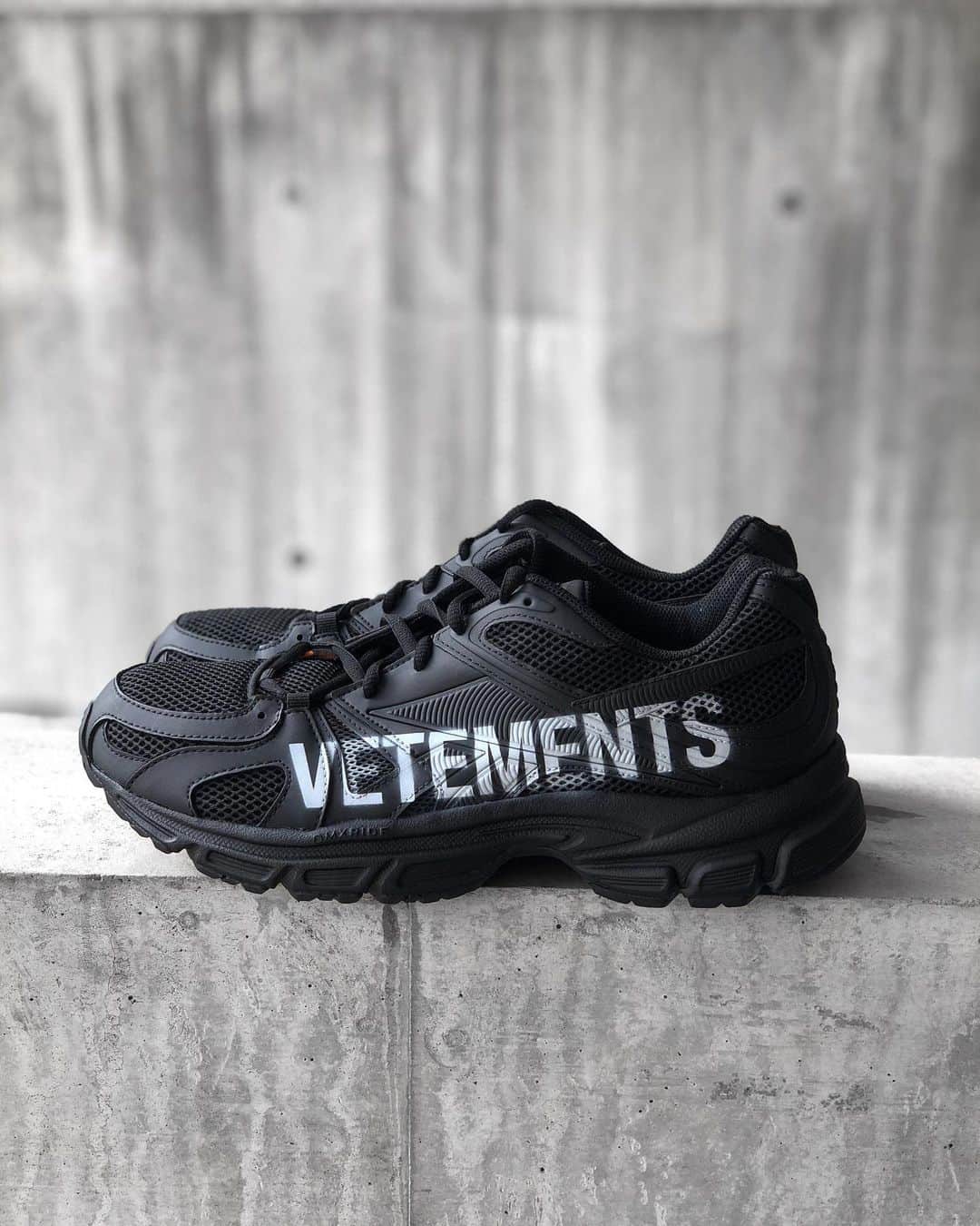 AYINさんのインスタグラム写真 - (AYINInstagram)「・ ・ ・ New arrival✔️ @vetements_official  ・ ・ ・ ・ ・ ・ ・ ・ ・ ・ #vetements #shoes  #AYIN #」12月9日 21時24分 - ayin_japan