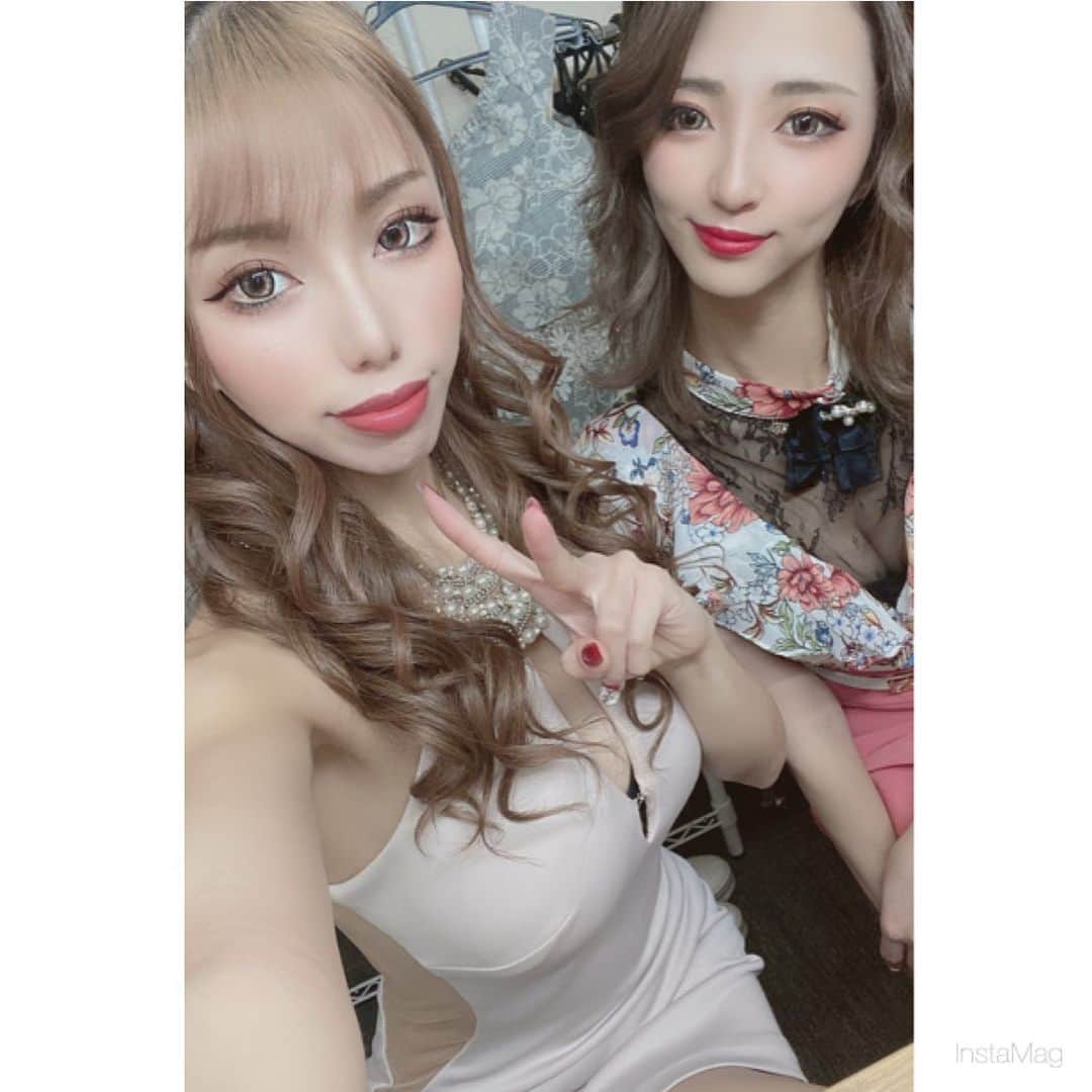 あゆかのインスタグラム：「るいちゃんと💓おかわでしょ？ はやくご飯いこーね！  てか出勤前から階段から落ちて 足めちゃくちゃ痛くてまじついてないw ww  .  .  #千葉キャバクラ#千葉富士見キャバ嬢#千葉富士見町キャバ嬢#千葉富士見キャバクラ#arドレス#ジュエルズドレス#オンラインキャバクラ#ファッション好きな人と繋がりたい#ヘアメイク#お家スタイル#息してる？#followｍe4 #follow4like#followtrain」
