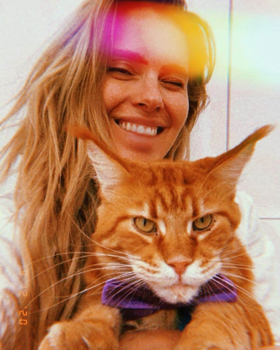 カロライナディークマンのインスタグラム：「vc ja pensou poder comer sua comida favorita TODOS OS DIAS???  seu gato podeeee. porque whiskas sachê tem tudo q ele precisa pra ter uma alimentação saudável e muuuuuito gostosa, todos os dias... @meugatowhiskas #ad 🐾」