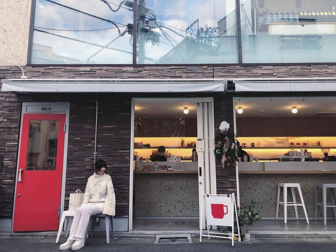 簑島三佳のインスタグラム：「今日はあいちゃんから東京いるよ〜って連絡来たからランチへgo〜❣️  行ってみたかった神宮前コミチ　@jingumae_comichi   どの店もオシャレで迷って小籠包マニアにしたよ @shoronpou_mania_harajuku  トリュフ小籠包美味しかった♡  その後は代々木公園に移動してあいちゃんが気になってたというスープリームコーヒー に @coffee_supreme_jpn   3時間みっちりあいちゃん堪能した💓  お土産のダニエルのカヌレ美味しかったよありがとう〜❣️ @caneledaniel   @ai1183 @honeymihoney_official  #HONEYMIHONEY」