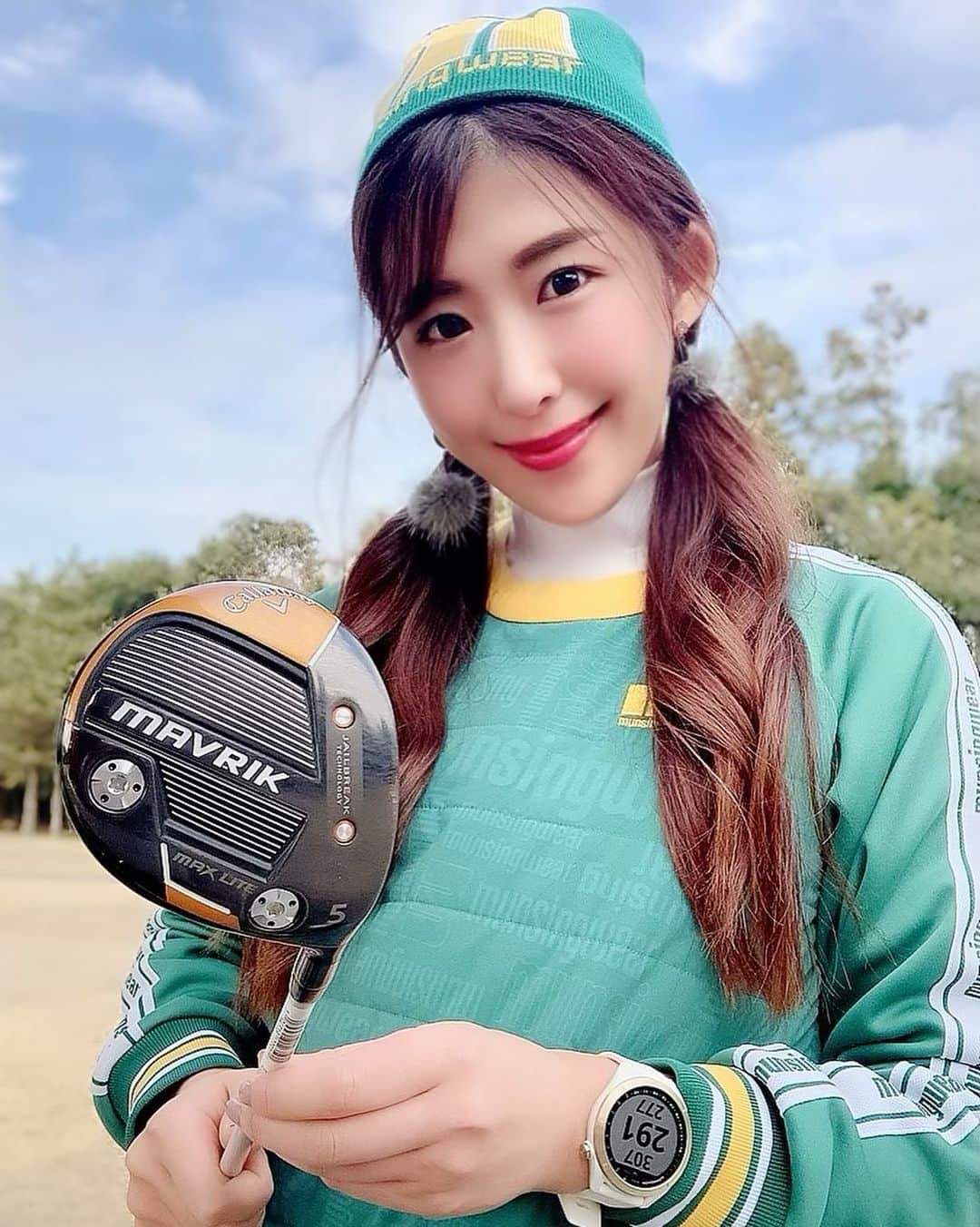 のインスタグラム：「GTBカップ最終戦⛳️ ご参加くださった皆様ありがとうございました💗 寒かったのでお家でぬくぬくしてくださいね🙉✨  今年は例年よりも少ない開催になってしまいましたが 毎月皆さんとお会い出来ることがとっても楽しみでした！！いつも温かくむかえてくださって本当にありがとうございました🥰 来年もgtバーディーズの応援をよろしくお願いします🙇‍♂️💗  ウェアは @munsingwear_jp  新しい相棒　#mavrik @callawaygolf_japan   そしてしーのお疲れ様💗 応援しているよ🥰  #ゴルフトゥデイ#gtバーディーズ #マンシングウェア #デサント#ゴルフウェア#ゴルフコーデ#ゴルフ女子#ゴルフ好き#ゴルフ好きな人と繋がりたい#女子ゴルファー#ゴルフ練習#スポーツコーデ#スポーツ女子#golf #golflover #golfgirls #golfwear #golffashion #munsingwear #instagolf#골프 #高尔夫球 #女子ゴルフコーデ#callawaygolf」