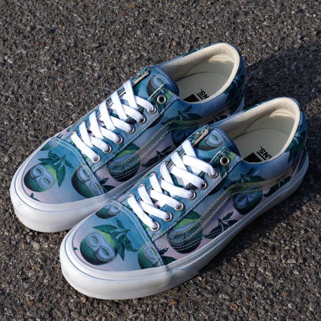 オープニングセレモニーのインスタグラム：「@Vans’ iconic Old Skool LX, featuring René Magritte’s Souvenir de Voyage artwork, as part of our collab with the brand 🍏  openingceremony.com  Work of Art by René Magritte © 2020 C. Herscovici, London / Artists Rights Society (ARS), New York  📸 by @jimnedd」