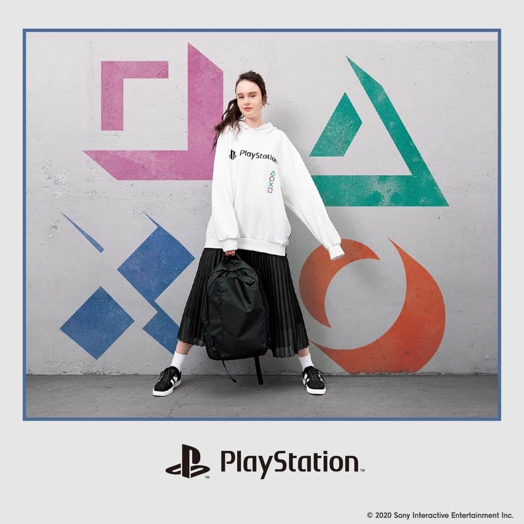 GU TAIWANさんのインスタグラム写真 - (GU TAIWANInstagram)「"PlayStation"迷趕緊照過乃 ✨✨✨  等待PlayStation 5的期間，快到GU補充信仰能量！ 📌"PlayStation" GU網路商店12/11搶先首賣🎉 📌12/18 全台GU實體店鋪盛大登場！ 👉回GU IG首頁點下篇貼文，再抽時尚豪禮 ⠀⠀⠀⠀⠀⠀⠀⠀⠀⠀⠀⠀⠀⠀⠀⠀⠀⠀⠀⠀⠀⠀⠀⠀ 自1994年發售以來，即在全世界大受歡迎👏 日本代表性遊戲主機"PlayStation"✨ 再度與GU攜手，以90年代的運動風格為底🔥 融合你我都印象深刻的👇👇👇 "PlayStation" 的Shapes Logo等元素 要帶給你滿滿的療癒潮流系時尚❤ ❤ ❤ - #GUTaiwan #WearTokyoNow #PlayStation #電玩 #T恤 #男裝 #女裝 #療癒 #PlayStation5 #新品登場 #冬日穿搭 #Fashion #OOTD」12月9日 21時50分 - gu_taiwan