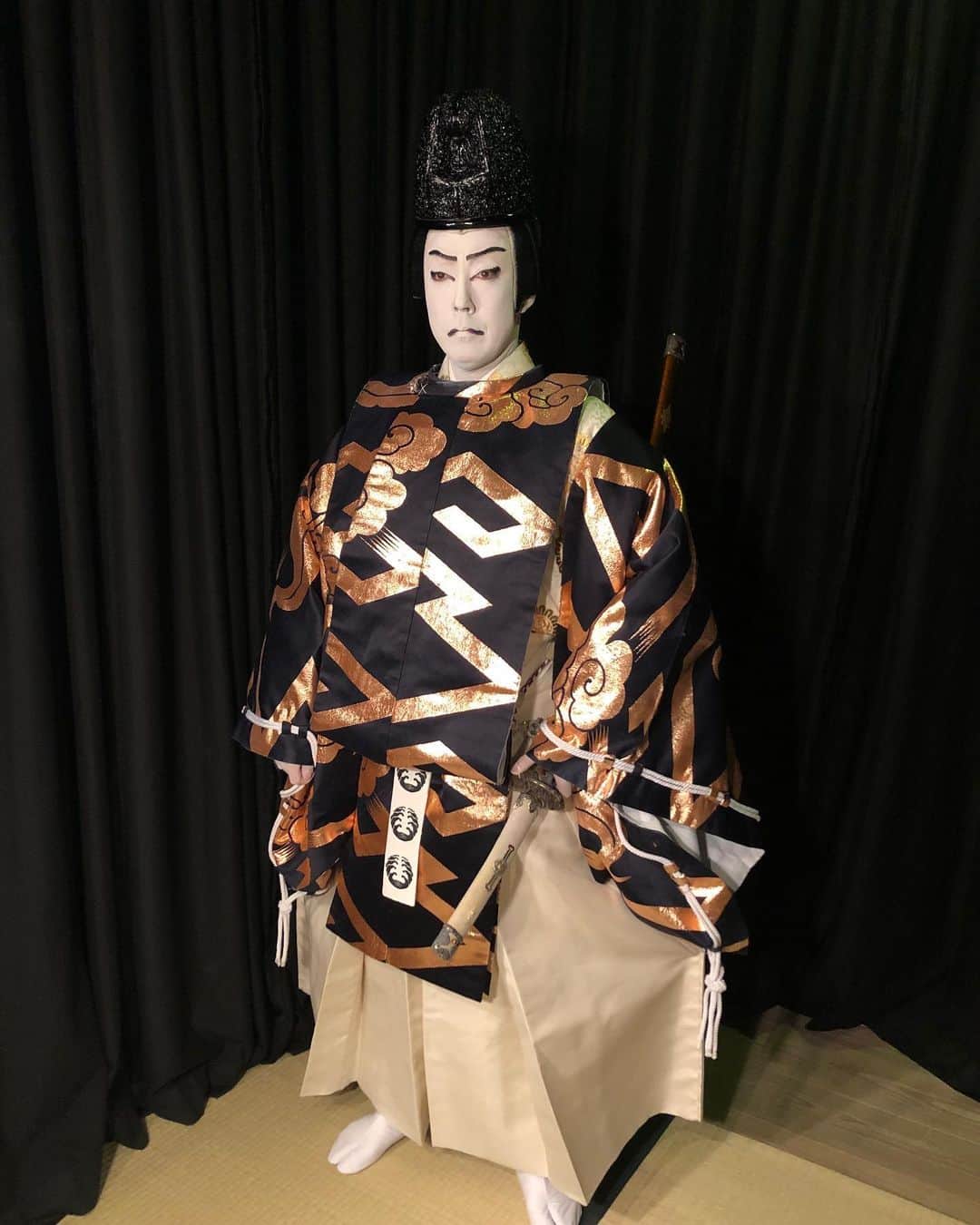 尾上菊之助さんのインスタグラム写真 - (尾上菊之助Instagram)「本日より素戔嗚尊役をつとめております。﻿ 坂東玉三郎のお兄さんが本日よりご出演なさり、ご一緒できて嬉しいです。﻿ 千穐楽まで一生懸命つとめます。﻿ 　﻿ ﻿ 十二月大歌舞伎﻿ 第四部「日本振袖始」﻿ 12月1日〜26日﻿ 18日は休演日です﻿ ﻿ #歌舞伎座　#歌舞伎」12月9日 21時46分 - onoekikunosuke