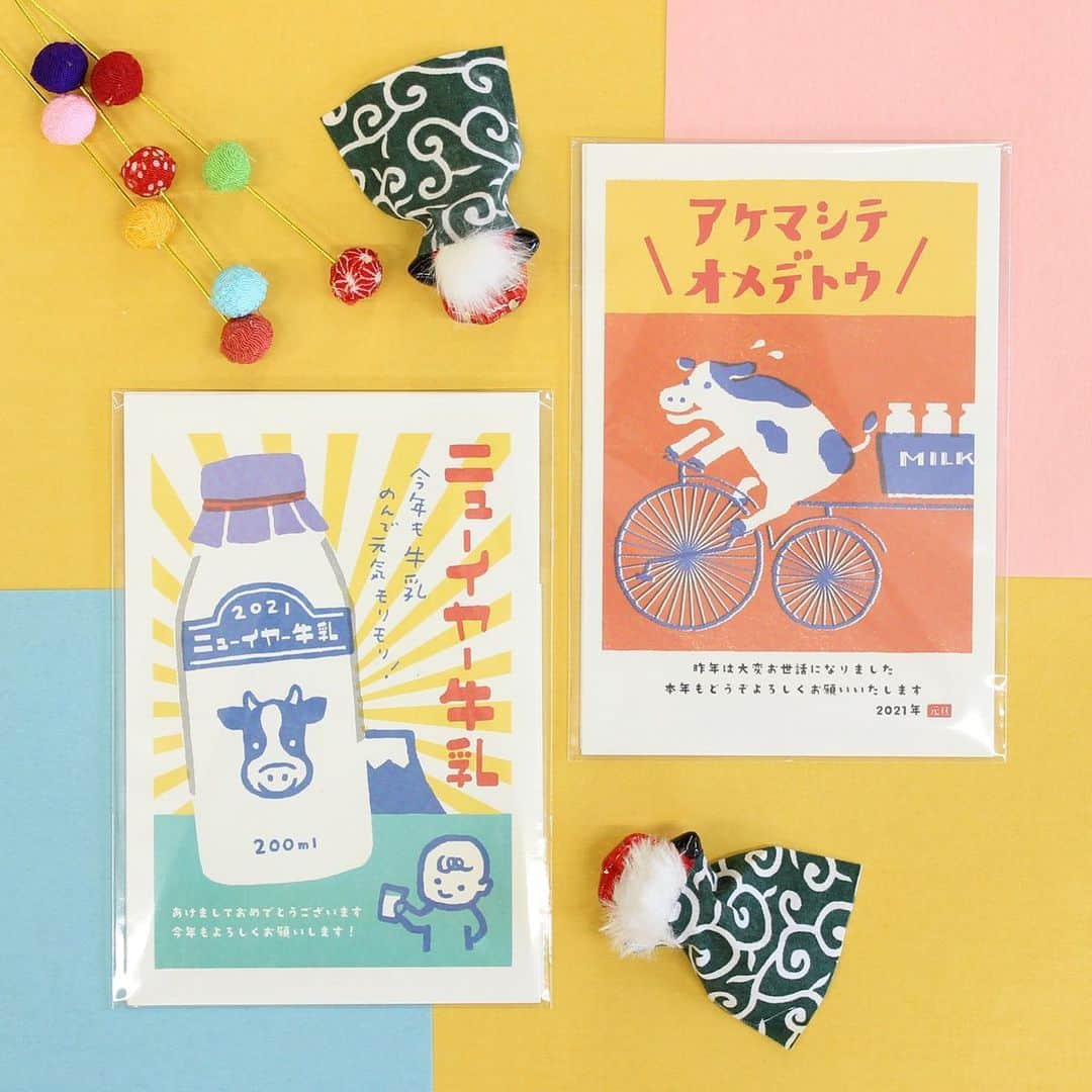 のインスタグラム：「こんにちは☀️﻿ ﻿ 着々と年末が近づいております🎄﻿ 年賀状はモォ〜🐄用意しましたか？﻿ ﻿ 今年はなかなか友達や親族に会えなかった…﻿ だからこそ、年賀状で気持ちを届けてみませんか？﻿ ﻿ 一年間ありがとう🙇🏻‍♀️﻿ そして﻿ 新年もよろしくね😊﻿ ﻿ レトロ年賀のイラストが﻿ ほっこりとかわいい年賀状﻿ 懐かしさと癒しをお届けします☺️💕﻿ ﻿ 是非、オンライン﻿ または店頭で﻿ お気に入りを見つけてみてください🎶﻿ ﻿ @furukawashiko #古川紙工 #古川紙工沼 #私の古川紙工2020 #手紙 #文房具好き #紙もの #紙もの好き  #美濃和紙 #文具 #文具好き #文具好きな人と繋がりたい #美濃市 #レトロ #年賀状 #丑年 #丑 #うし年 #お年玉 #2021 #furukawashiko #letters #stationery #washi #minowashi #年賀 #年賀状デザイン﻿ ﻿ 古川紙工の紙モノ(ぽち袋、のし袋、年賀状)が﻿ 新年を明るく楽しく迎えるきっかけになりますように✨」