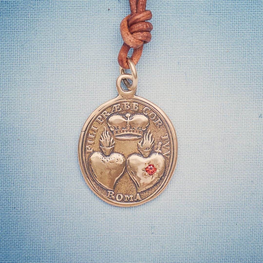のインスタグラム：「Heart + Soul : The Wild 2 Amulet says it all #jewelryasmedecinecm #jewelrydesigner #craftsmanship #amulet #love #givegoodgifts #amour #heart #soul #precious #treasure #weddinggift #christmas」