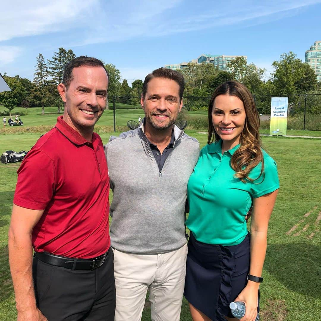 ミッチェル・マネーのインスタグラム：「A few behind the scenes photos of a fun little gig @mweirsy and I filmed last year with @jason_priestley for his series Private Eyes! Catch the finale next Monday night at 8pm ET on @globaltv #Missing2019 #theGoodOlDays」