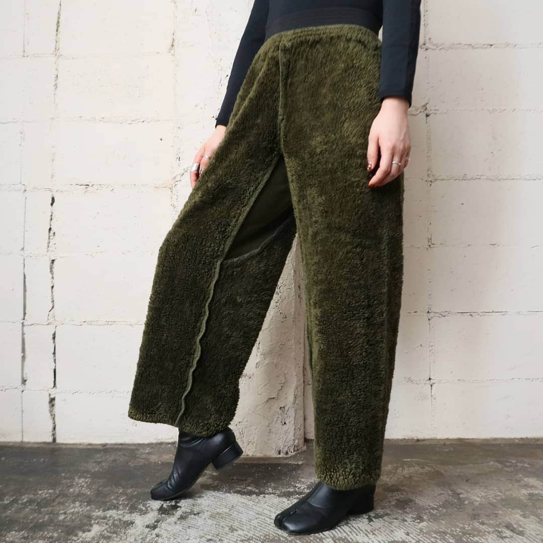 吉祥寺 古着屋 Orfeoのインスタグラム：「Military Boa Pants  #orfeo #kichijoji #tokyo #vintage #used #fashion #coordinate #outfit . . . スタッフ募集についてはこちら→https://www.instagram.com/p/CHcEl3Tl1Sk/?igshid=1j1r0z0xinhmp .  お問い合わせはインスタグラムのプロフィール掲載のメールアドレスにお願いいたします。コメント、DMでのお問い合わせは受け付けておりませんのでご了承ください。 ONLINE SHOPの商品も店頭にてご購入頂けます。気になる商品がございましたらスタッフにお声掛けください。  新型コロナウィルス感染拡大防止策を徹底した上で営業をしております。マスクの着用、入店時にアルコールでの消毒をお願いいたします。」