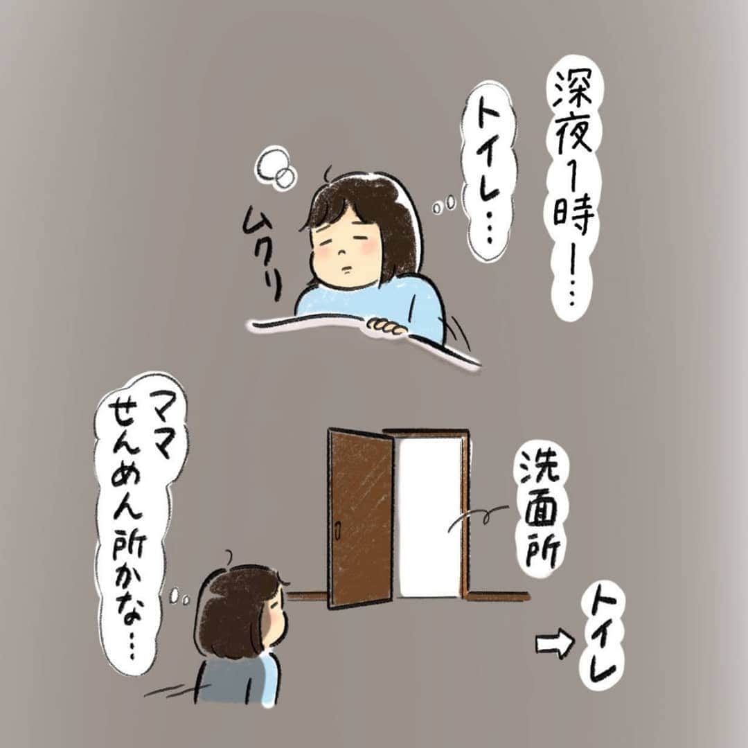 こつばんのインスタグラム：「深夜に暗闇からちいさい人が飛びかかってきたのでしばらく立ち上がれないくらいガクガクでした笑 . これだけ夜中に大騒ぎだったのに 全く起きない夫にびっくり🤷🏻‍♀️笑」