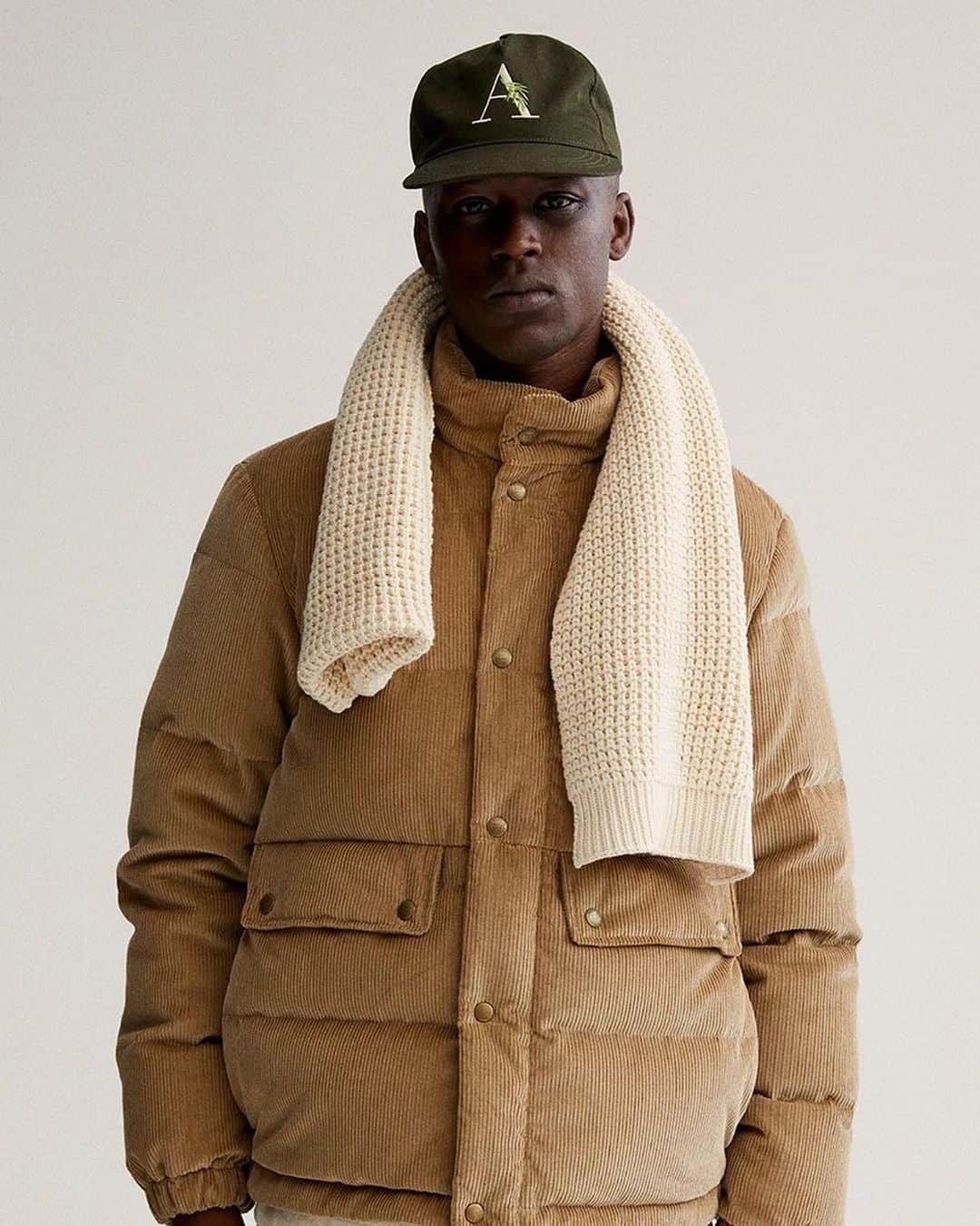 のインスタグラム：「【 Info 】 ＜ Aimé Leon Dore ＞  Teddy Santis（テディー サンティス）氏が手掛ける、NYを拠点に2014年よりスタートしたブランド＜Aimé Leon Dore（エメ レオン ドレ）＞の2020FWコレクションの新作を明日12月10日(木)に発売いたします。  ＜Aimé Leon Dore（エメ レオン ドレ）＞ デザイナーTeddy Santis氏がクイーンズ区で育った頃の思い出をルーツとし、クイーンズに見られる文化の錯綜をそのままに反映。 ハイとローを混合した都会的ベーシックと優れた仕立てが特色です。ファッションやライフスタイルにフォーカスしながらシンプルでありながらも、斬新でパワフルなコレクションを展開。   Aimé Leon Dore will be released on 12/10(Thu)  < @aimeleondore > Rooted in the memories of designer Teddy Santis growing up in Queens, it reflects the cultural intricacies found in Queens. It features an urban basic that mixes high and low and excellent tailoring. While focusing on fashion and lifestyle, they develop a simple yet powerful collection.  #aimeleondore  #unitedarrowsandsons」