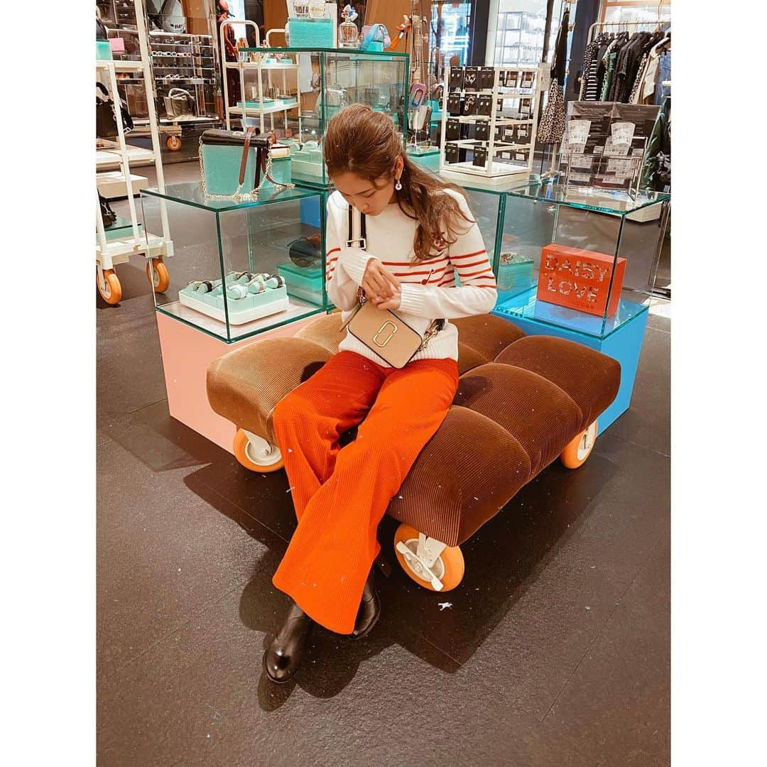 紗栄子さんのインスタグラム写真 - (紗栄子Instagram)「撮影終わりにMARC JACOBS青山店へ行ってきました🎠💘  たくさんの新作も揃う中で気になったのは、アイコンバッグ「THE SNAPSHOT」✨  カラーやデザインも豊富で、クラッチにもなるから、ドレスアップ気分が高まる ホリデーシーズンにもぴったり☺️🎄✨  着ているお洋服は全部マークで揃えたよ🌹 #MARCJACOBS #THEMARCJACOBS」12月9日 13時34分 - saekoofficial