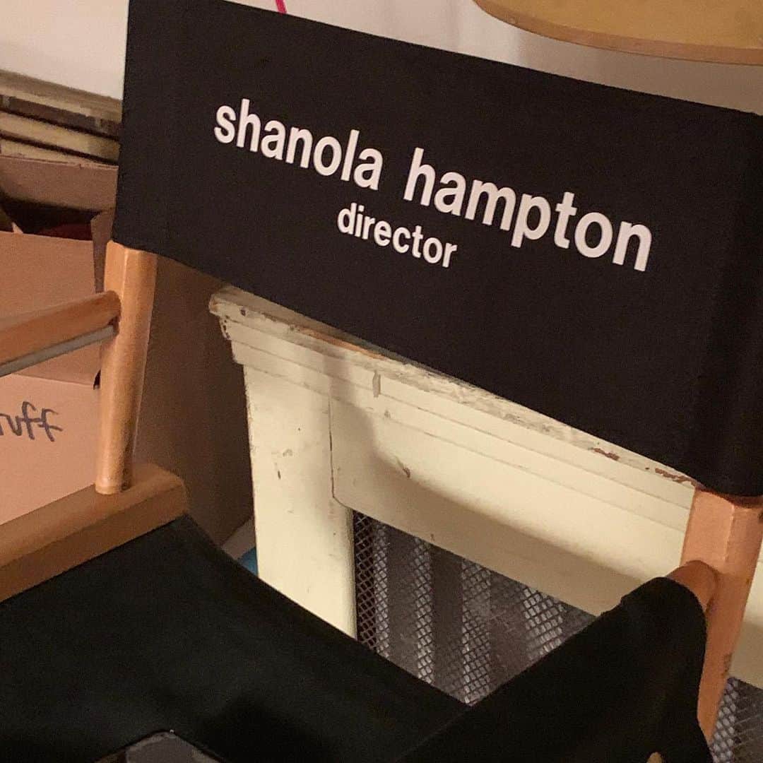 シャノーラ・ハンプトンのインスタグラム：「This concludes my very first, first day of directing! What a wonderful day! From the flowers to the well wishes, I am grateful to ALL!! Special thanks to  @johnwellsproductions @hissrich @essexirishman  @isurfsmallwaves and the incredible cast and CREW!!」