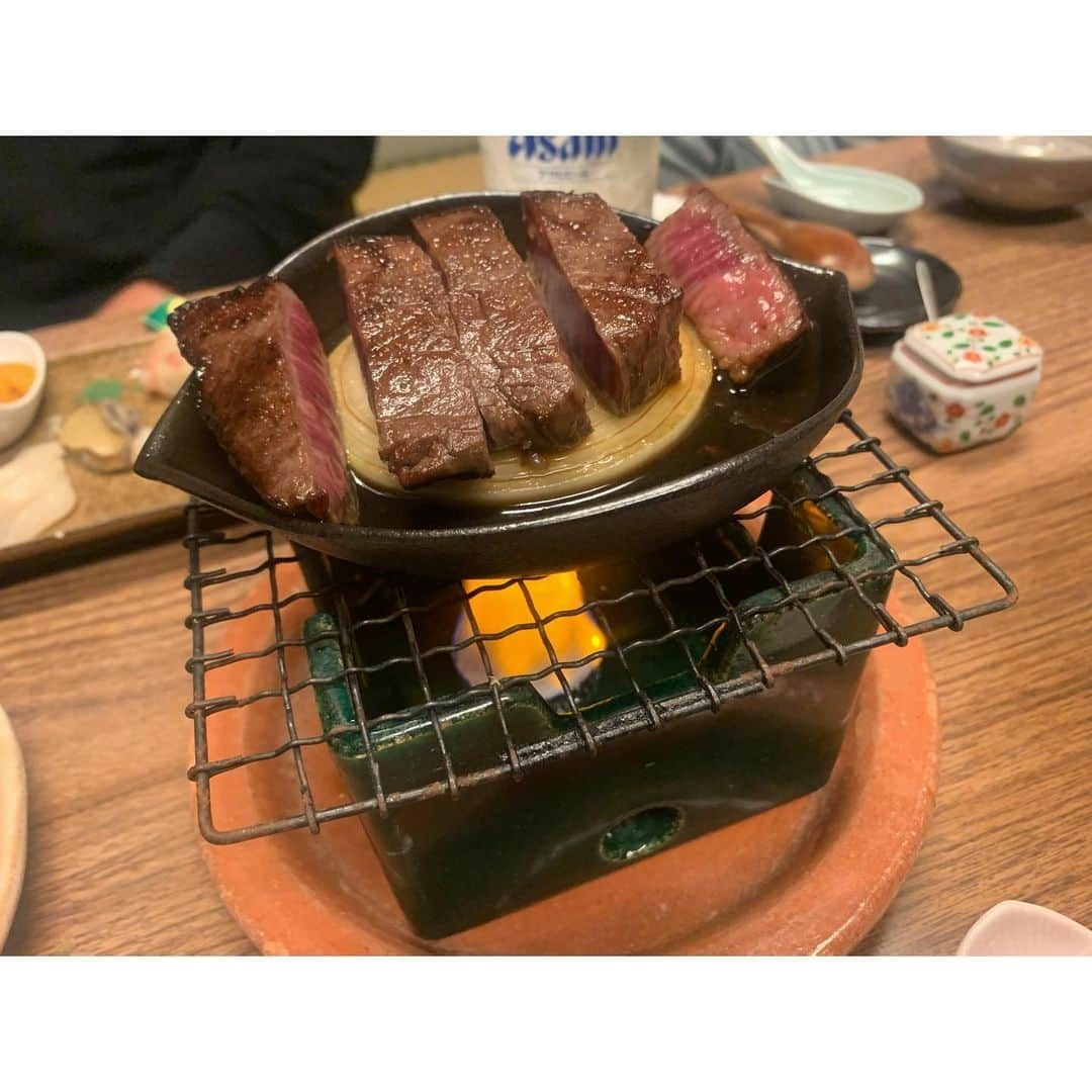 葉月樹里さんのインスタグラム写真 - (葉月樹里Instagram)「連続食スタ懲りずにやるわ、バランス的に（？）  . .  数年前まで大嫌いやったウニが今では大好物になりました😶理由は分からないが突然なのよ  . .  数年前までウニしゃぶとかフザけんじゃねえと思ってましたが、めちゃくちゃ美味しいやんけ🍴幸  . .  ありそうであまりないウニしゃぶは明陽気軒のウニしゃぶコースだお（めっちゃ宣伝風やけど案件ではない👋勝手に載せてるだけw）  . . .  #葉月樹里 #soiréeine #ソワレーヌ #ずりおの食スタ #明陽軒 #心斎橋 #ウニしゃぶ #ウニ料理 #うにうにうに #ちなみに案件は基本やりません #ワイはインスタグラマーではない #ただの夜女」12月9日 13時58分 - hazukijuri