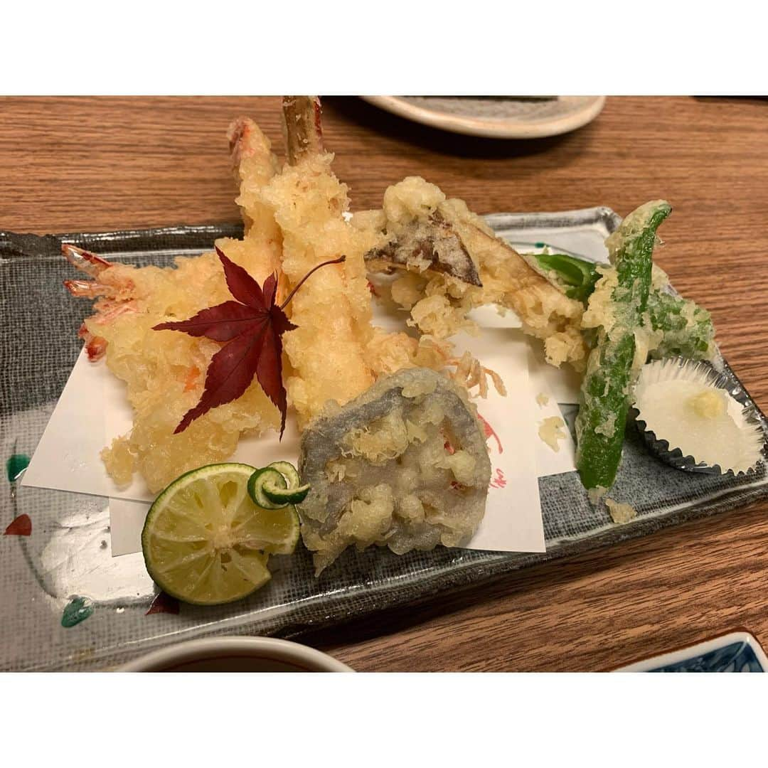 葉月樹里さんのインスタグラム写真 - (葉月樹里Instagram)「連続食スタ懲りずにやるわ、バランス的に（？）  . .  数年前まで大嫌いやったウニが今では大好物になりました😶理由は分からないが突然なのよ  . .  数年前までウニしゃぶとかフザけんじゃねえと思ってましたが、めちゃくちゃ美味しいやんけ🍴幸  . .  ありそうであまりないウニしゃぶは明陽気軒のウニしゃぶコースだお（めっちゃ宣伝風やけど案件ではない👋勝手に載せてるだけw）  . . .  #葉月樹里 #soiréeine #ソワレーヌ #ずりおの食スタ #明陽軒 #心斎橋 #ウニしゃぶ #ウニ料理 #うにうにうに #ちなみに案件は基本やりません #ワイはインスタグラマーではない #ただの夜女」12月9日 13時58分 - hazukijuri