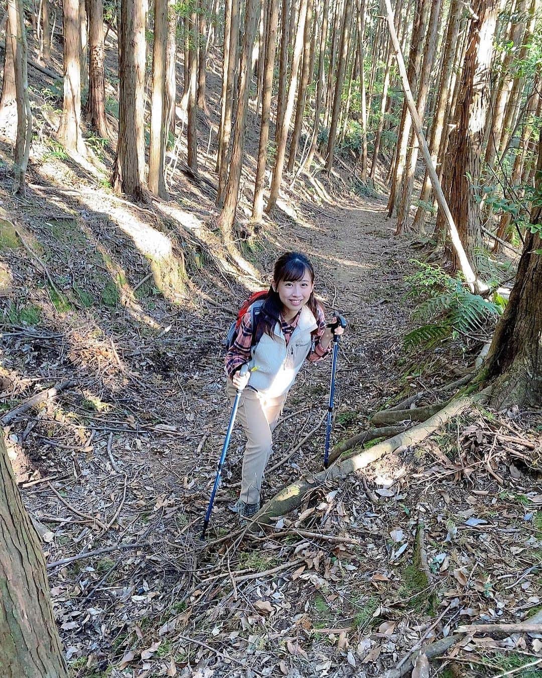 桜愛美さんのインスタグラム写真 - (桜愛美Instagram)「近づいてきたぁぁ 初めての登山体験でした！！！  撮影 @chiaki_yo   #時を楽しむ時津町」12月9日 13時53分 - manami_guitars