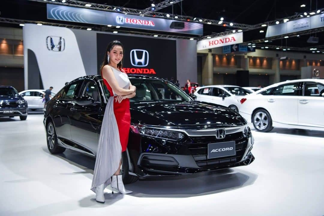 EnjoyHondaThailandのインスタグラム：「สัมผัส Honda Accord รุ่น TURBO EL ยนตรกรรมสปอร์ตพรีเมียมซีดาน ได้ในงาน Motor Expo 2020 ที่บูท Honda (A14) อาคารชาเลนเจอร์ ฮอลล์ 2 อิมแพ็ค เมืองทองธานี ตั้งแต่วันที่ 2 – 13 ธ.ค. 63 หรือที่โชว์รูมฮอนด้าทั่วประเทศ  #HondaThailand #MotorExpoThailand #HondaAccord #TheAccord #AllnewHorizonBegins」