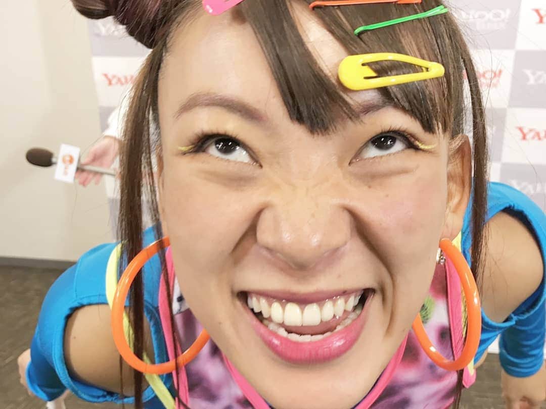 TBS「はやドキ！」さんのインスタグラム写真 - (TBS「はやドキ！」Instagram)「Yahoo!検索大賞﻿﻿ お笑い芸人部門受賞のフワちゃんを直撃🎤﻿﻿ ﻿﻿ フワちゃんの朝のルーティンは﻿﻿ 髪が濡れたまま出て、外の風を利用して乾かす！笑﻿﻿ 年に4回、この時期に風邪を引きやすいということをおっしゃっていたので、気をつけてくださいね🥺﻿﻿ ﻿﻿ フワちゃんありがとうございました🙇‍♀️﻿﻿ ﻿﻿  山形﻿ ﻿ #フワちゃん﻿ #直撃🎤﻿ #山形純菜﻿ #アナウンサー﻿ #はやドキ﻿ #tbs」12月9日 14時13分 - tbs_hayadoki