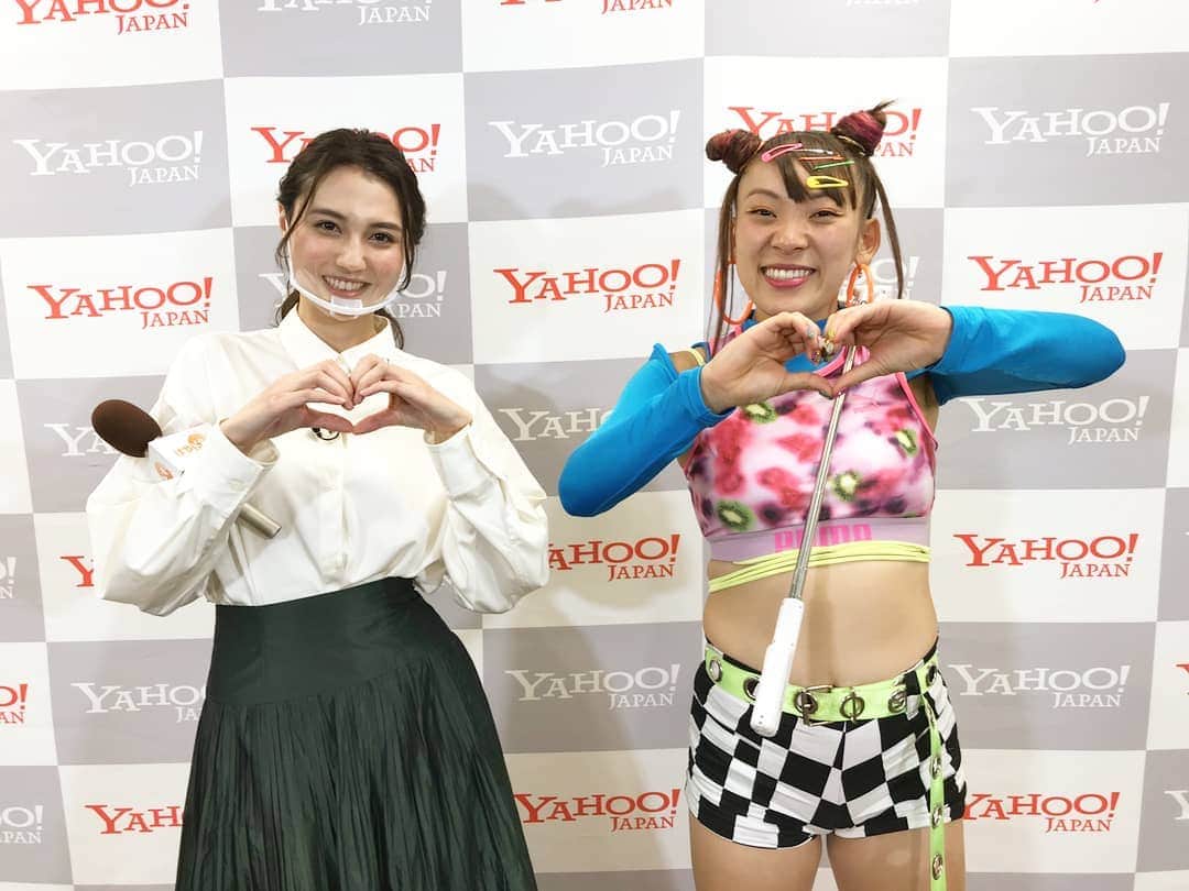 TBS「はやドキ！」のインスタグラム：「Yahoo!検索大賞﻿﻿ お笑い芸人部門受賞のフワちゃんを直撃🎤﻿﻿ ﻿﻿ フワちゃんの朝のルーティンは﻿﻿ 髪が濡れたまま出て、外の風を利用して乾かす！笑﻿﻿ 年に4回、この時期に風邪を引きやすいということをおっしゃっていたので、気をつけてくださいね🥺﻿﻿ ﻿﻿ フワちゃんありがとうございました🙇‍♀️﻿﻿ ﻿﻿  山形﻿ ﻿ #フワちゃん﻿ #直撃🎤﻿ #山形純菜﻿ #アナウンサー﻿ #はやドキ﻿ #tbs」