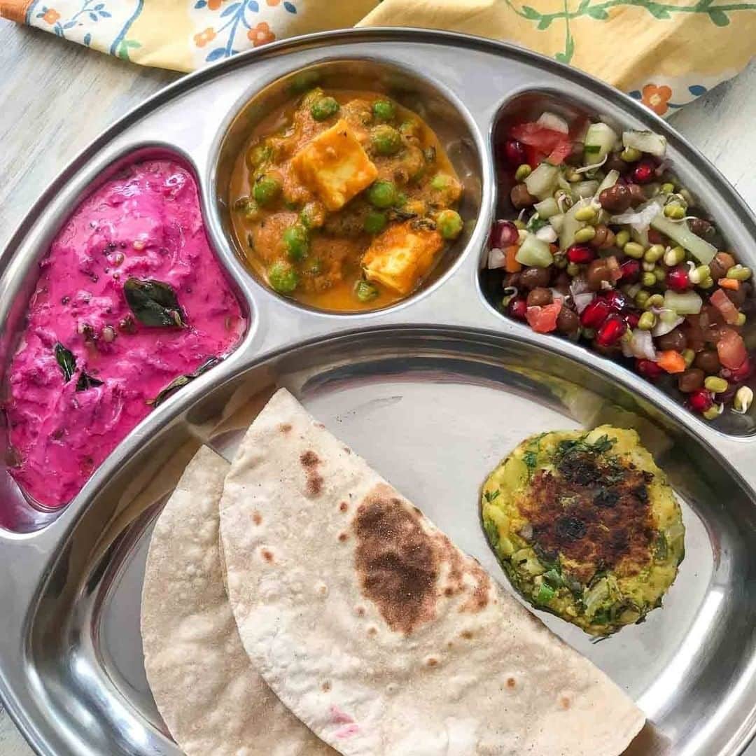 Archana's Kitchenさんのインスタグラム写真 - (Archana's KitchenInstagram)「Want to plan Wholesome Portion Control Meal Plate for your family? We have the perfect meal plate for you that is filled with Aloo Matar Paneer Curry, Beetroot Raita, Sprouts Salad, Avarekalu Tikki & Phulka.   #archanasportioncontrolmealplates   Get the recipe from the smart.bio link in my profile @archanaskitchen」12月9日 14時30分 - archanaskitchen