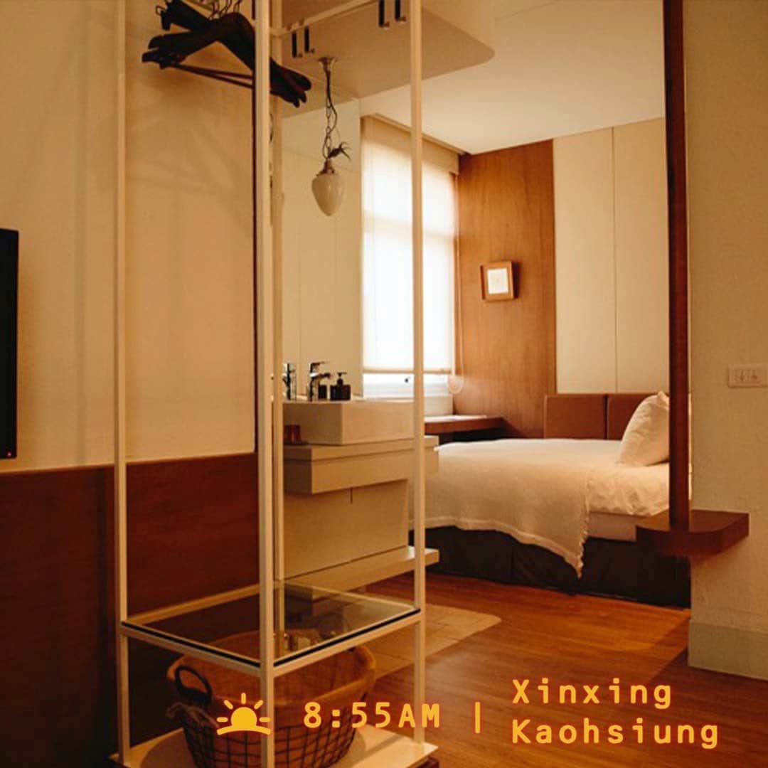 HereNowさんのインスタグラム写真 - (HereNowInstagram)「Warm, welcoming hotel in the Xinxing District  📍：Hok House（Kaohsiung）  "Injecting new trends into an old guesthouse, Hok House has been transformed into a hotel full of modern elements. Co-owner Nato is also involved in local community-building activities such as inviting Japanese chefs and authors over to Taiwan for collaborative events." Patissier, Jamie Ferry  #herenowcity #herenowkaohsiung #kaohsiung #kaohsiungcity #kaohsiungfood #高雄 #台湾旅行 #台灣 #iseetaiwan #exploretaiwan #taiwangram #高雄美食 #高雄小吃 #高雄必吃 #鶴宮寓ho̍khouse #高雄 #大港埔 #美麗島 #bnb #全室IoT #全室washlet #全室軟水 #寵物友善 #Taiwantrip #KaohsiungTrip #antique」12月9日 14時36分 - herenowcity