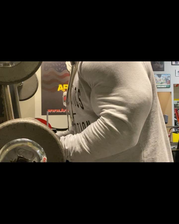 Phil Heathのインスタグラム：「Only 2 more Arm Training Days before the Olympia! 💪🏽 @fatgripz  #Olympia2020 #GR8NESS」