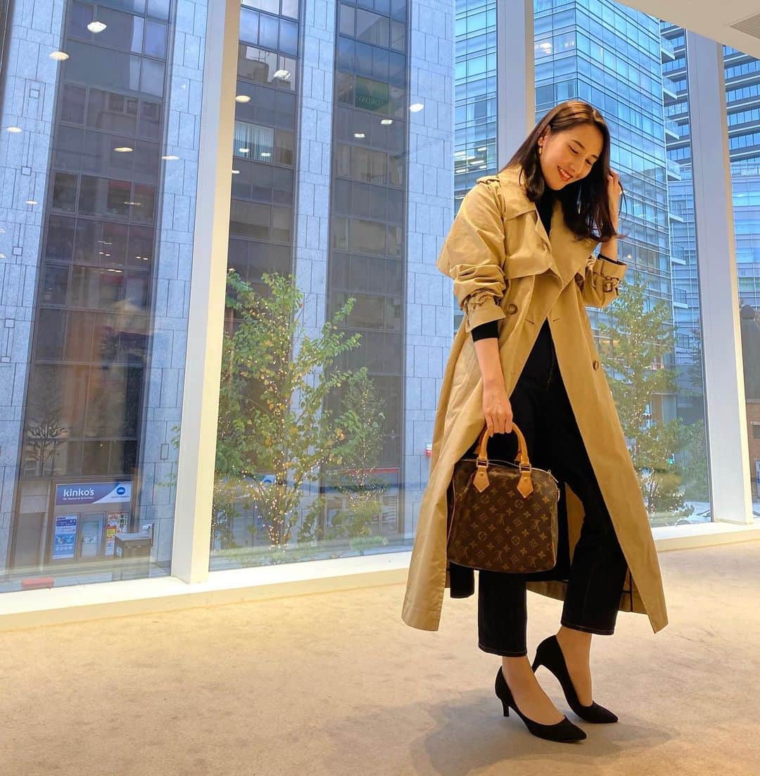 松本リコのインスタグラム：「・ ・ ・ ・ みんなのクリスマスの予定は？ ・ ・ ・ #japanesegirl #japangirl  #japanesemodel #japanmodel #yahoo #お洒落 #インスタグラマー  #インフルエンサー #撮影 #ハーフ顔 #ハーフモデル #fashion #通販モデル #ファッション #楽天 #通販  #写真好きな人と繋がりたい  #トレンチコート」