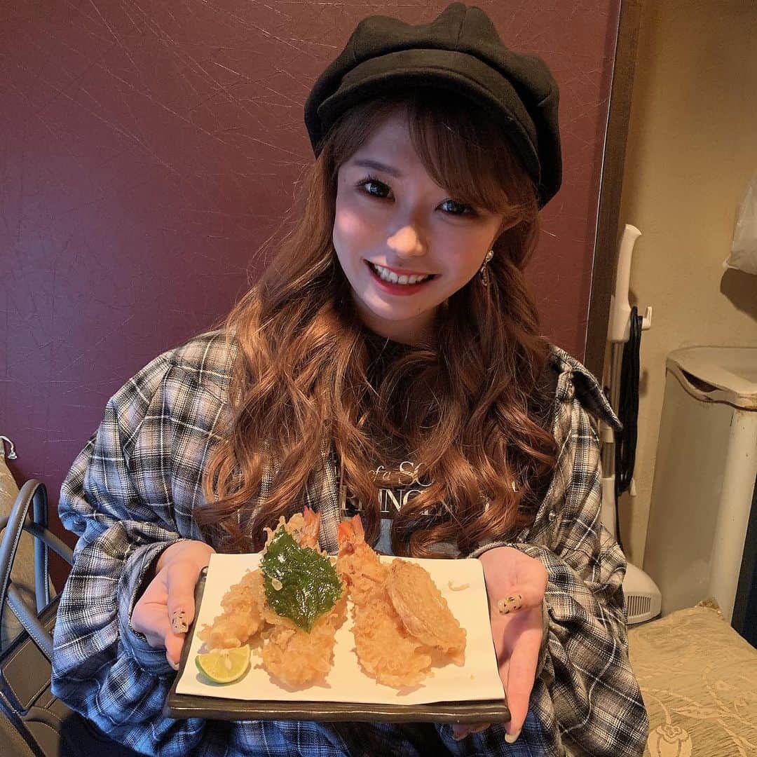 愛咲えれなのインスタグラム：「もう12月になりましたね😢✨ 一年早すぎる（；＿；）  今月はおとくな 2時間セットプランが あります💓💓 今月チーム戦しておりまして、 このプランとてもポイントが 高いのでよかったら、 ご利用頂けるとうれしいです🥺✨  ちなみにえれな、、 エンジェルホワイト のんだことないんです。。 Cプランがエンジェルなので 優しい殿方様🙇‍♂️ 私にクリスマスをください🎄💓笑  club IRIS  愛咲えれな」