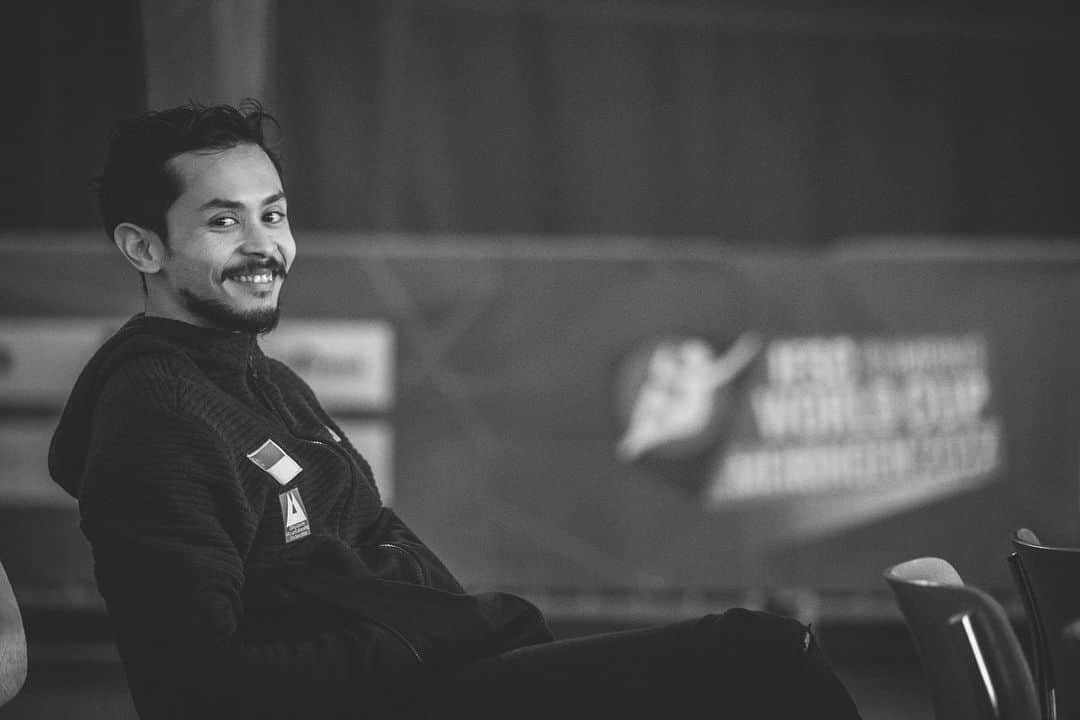ハキム・カスバンのインスタグラム：「Since I’ve been asked a couple of times if I’d be taking part in the National Trials this year, I figured it’s time to state that I’ve decided to halt my pursuit in the international scene and call an end to my time with the National Team. ⁣⁣ ⁣⁣ It’s been a journey, my personal highlights:⁣⁣ ⁣⁣ - Blinder Qualifying round at Asian Championships in Lombok in which I topped all problems and made semis (also pool party - everyone got thrown in)⁣⁣ ⁣⁣ - Doing a full World Cup Circuit and getting featured on @thecircuitclimbing + Topping World Cup Problems!⁣⁣ ⁣⁣ - Training with the 2019 team. Although shortlived because #2020, this was the first time I was with an actual team and I truly enjoyed our time training and traveling together. Also probably the most organised it’s been, long may it continue!⁣⁣ ⁣⁣ Climbing remains central to my life and continues defining who I am as a person, so I will always be pushing my own limits in this way of life. ⁣⁣ ⁣⁣ While I do feel I still have something to offer to the Team, it’s no coincidence that I feel a resurgence in form since making this decision. It’s been a tough year and I feel that little bit free from the pressure and expectation, and it’s liberating. Time to have more fun and rediscover the joy in climbing.⁣⁣ ⁣ #climbing #bouldering」