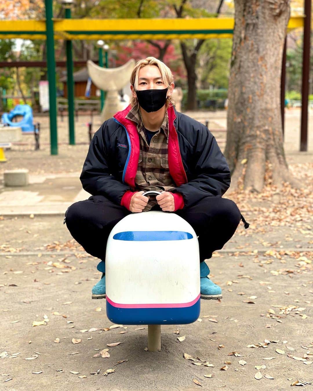 ジョーブログのインスタグラム：「新幹線で東京に着きました😊  東京楽しむでえ〜🤣  明日の晩に新宿でふらっと飲み会するから来たい人はマネージャー凌矢 @ryoyagyoza にDMしてえ🙋‍♂️ 限定10人！語ろう！レディゴー👍」