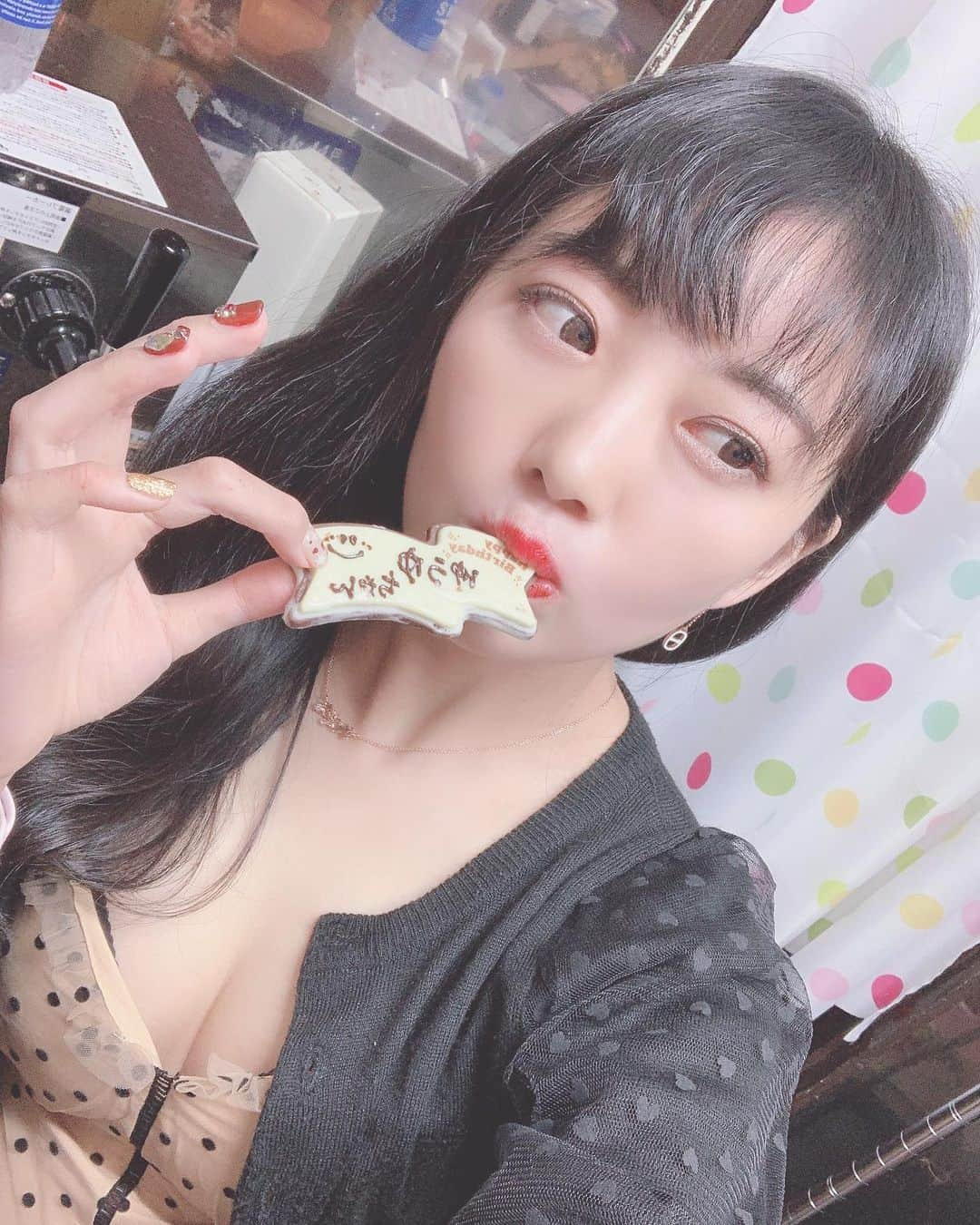 新ユウユさんのインスタグラム写真 - (新ユウユInstagram)「お誕生日迎えました〜💕  お店はじめて2回目のバースデーイベント中です。 13日までやってます(ここでなかなかしない宣伝)  ご来店、遠隔、各所からお祝いありがとうございます。 みなさまの支えのおかげで、これからもゆうゆの家続けられそうです。 名前の通りアットホームで暖かい、まったりとしたお店になりました。 これからもどうぞよろしくお願いします🍺  #ゆうゆの家」12月9日 15時12分 - yuyucm