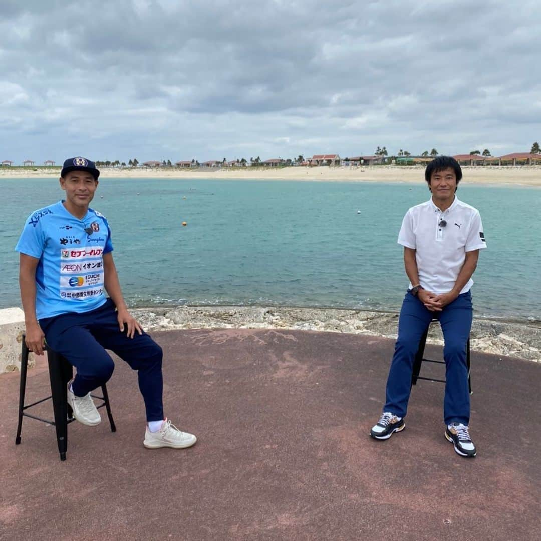 高原直泰さんのインスタグラム写真 - (高原直泰Instagram)「明日の報道ステーションで沖縄SVを取り上げていただきます。 沖縄に来て5年。 中山さんとこういう形で対談をする日がくるとは！！ お時間ある方は是非ご覧ください。 お忙しい方は是非録画を！ #テレビ朝日 #報道ステーション #中山雅史#高原直泰 #対談 #ゴンタカツートップ #沖縄sv#osv #ちゅらさんびーち」12月9日 15時22分 - takahara.osv