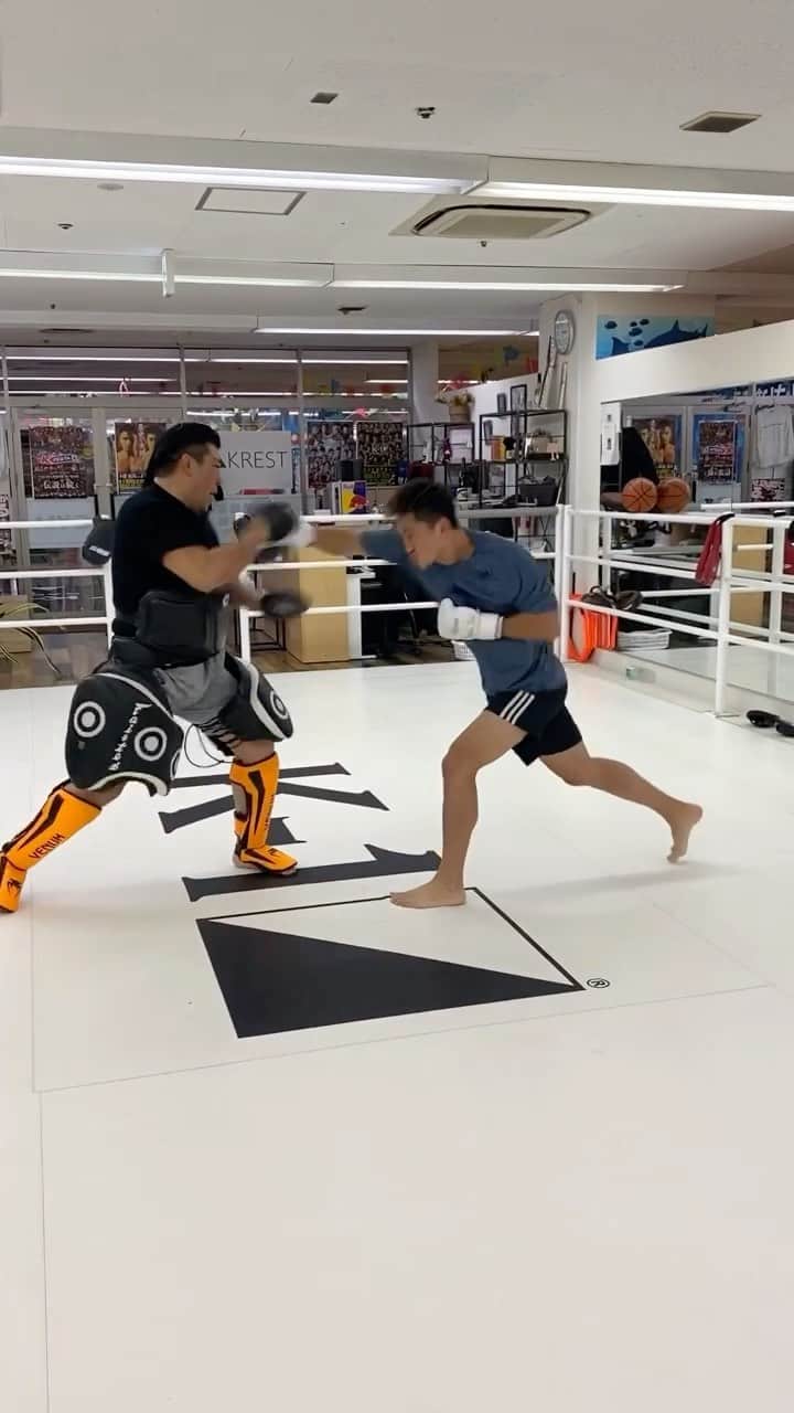 のインスタグラム：「金拳を磨く。 #k1wgp #GoldenFist」