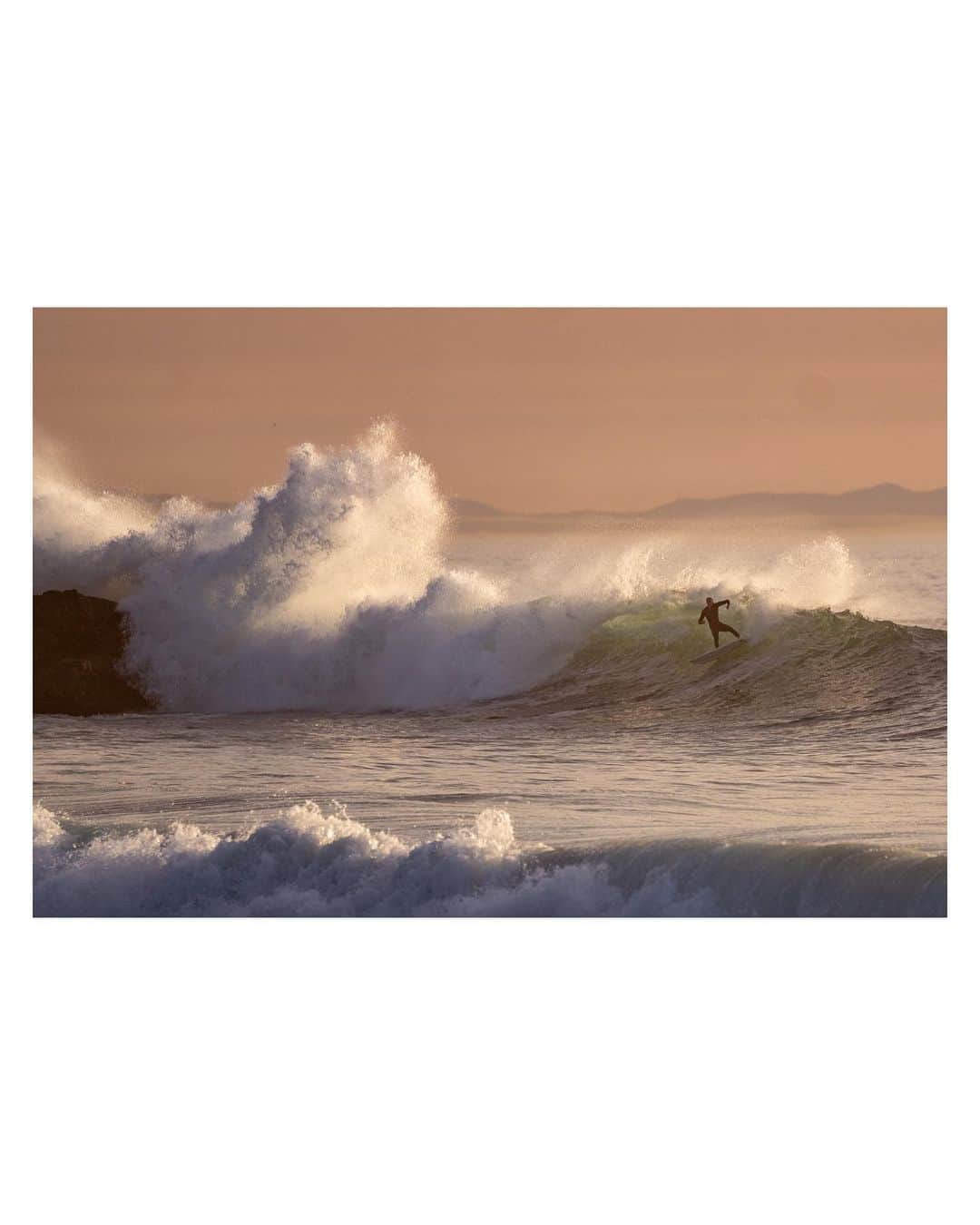 Pete Halvorsenのインスタグラム：「today was one of those days... 👀👉🏻👀 10 frames from a very busy day north of the wall.  .」