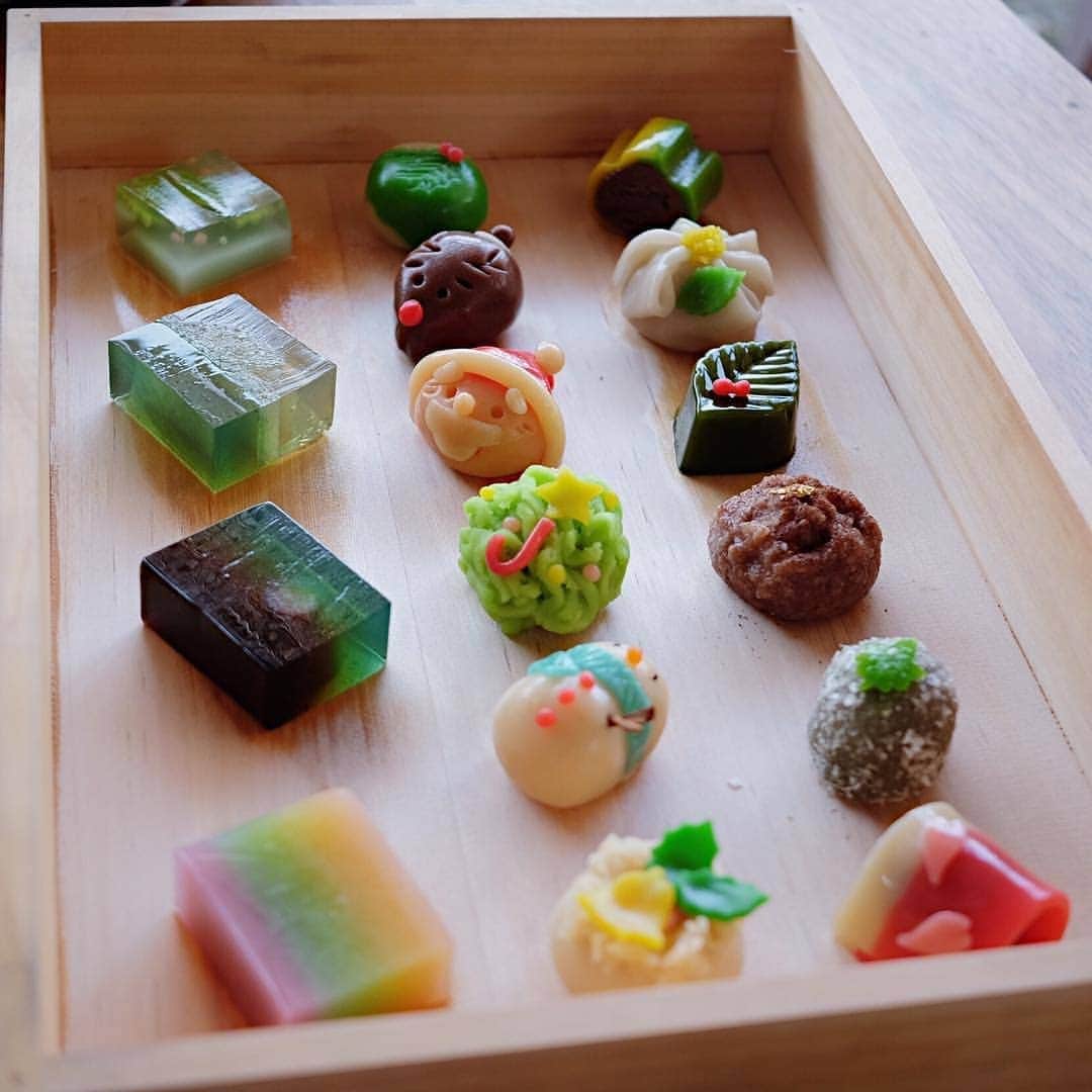 のインスタグラム：「Are you ready for Christmas 😍 Try our new Christmas wagashi  Our shop is open start 9am-5pm.  #toirowagashi」
