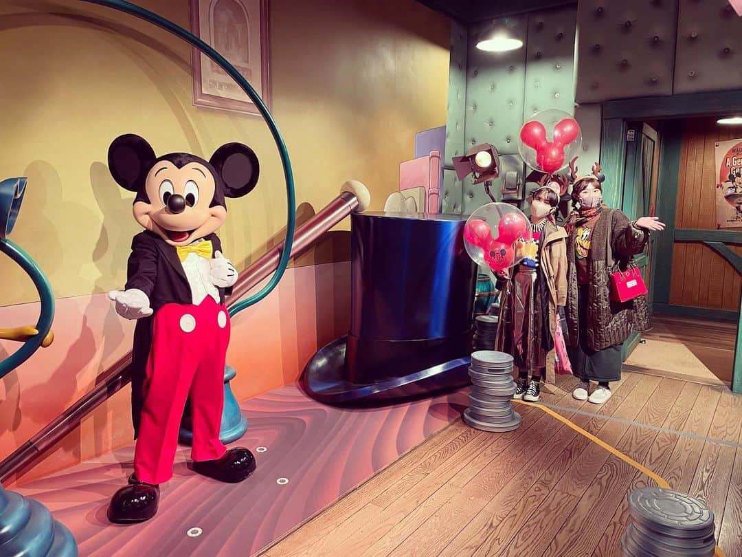片山陽加さんのインスタグラム写真 - (片山陽加Instagram)「ミッキーかっこよすぎる❤️ 久々に会えてHAPPY☺️  #ディズニーランド  #ミッキーマウス #HAPPY」12月9日 15時53分 - haachandyoo