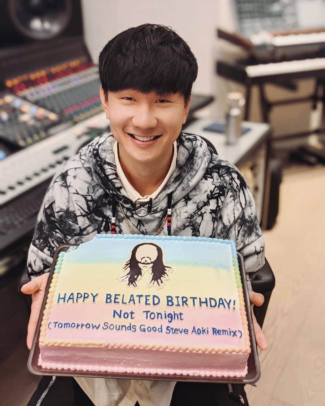 林俊傑のインスタグラム：「Happy belated birthday @steveaoki ! Kudos to our first TikTok live streaming session together!   The “NOT TONIGHT (Tomorrow Sounds Good Steve Aoki Remix)” is out on all music platforms now!  “NOT TONIGHT” Official Video on YouTube.com/JJLin  #linkinbio  #nottonight #tiktok」