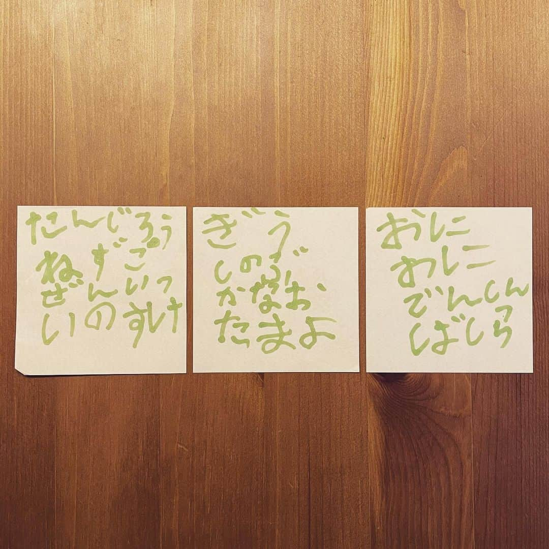 もものしかさんのインスタグラム写真 - (もものしかInstagram)「鬼と柱の扱いが雑な次男」12月9日 16時05分 - momonoshika