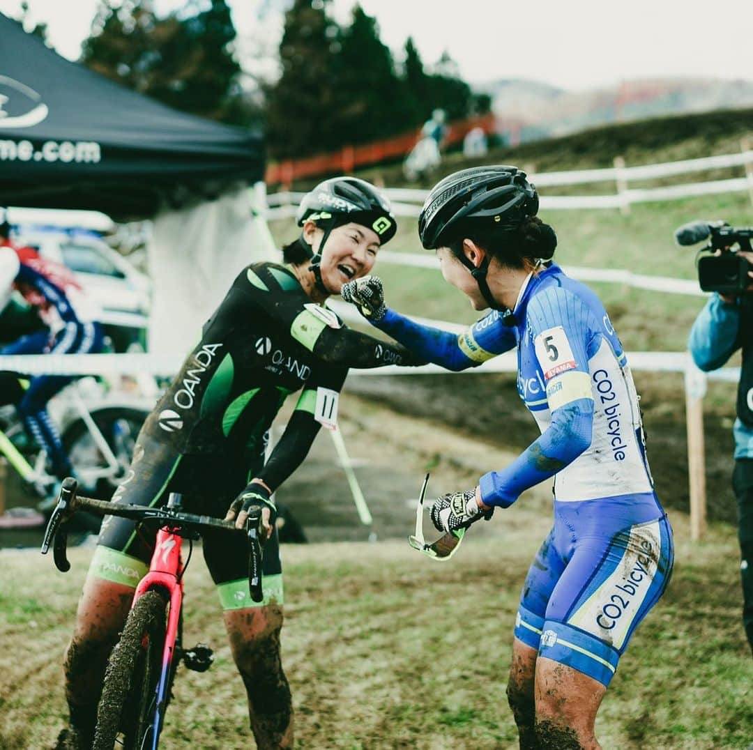 與那嶺恵理のインスタグラム：「Just get started to TOKYO 202”1” 🤝  . . We would be lined up as rider for Road & MTB this summer in #tokyo2020 but We raced in CX last week in Japan 🇯🇵  . . And then...... road to #Tokyo2021 🗼 Let’s make something happened🤘🏻 #teamJapan 🇯🇵  . . #今日のエリさん　#teamEri 🤘🏻」