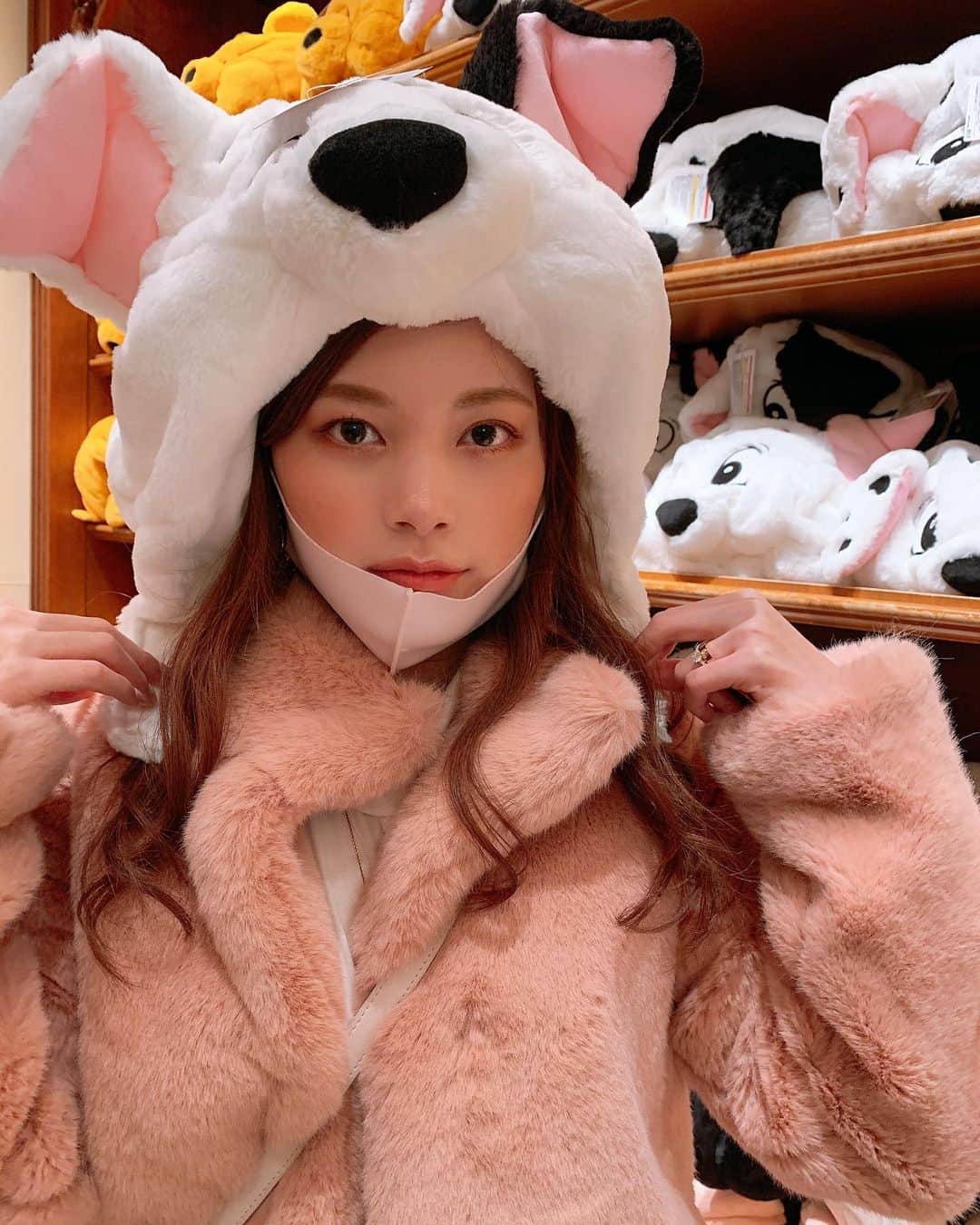 Laraのインスタグラム：「🐩 . マスクゆがんでる🤣🤣🤣 もこもこ〜♡!」