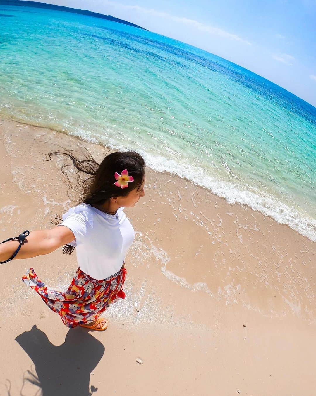 GoProさんのインスタグラム写真 - (GoProInstagram)「至福の時間 🏝 東洋一美しいとも言われる #前浜ビーチ でお散歩する @sachika232018 の一枚。  #GoPro #GoProJP #GoProのある生活 #GoProTravelJapan #宮古島 #与那覇前浜 #沖縄 #Okinawa #MiyakoIsland」12月9日 16時48分 - goprojp