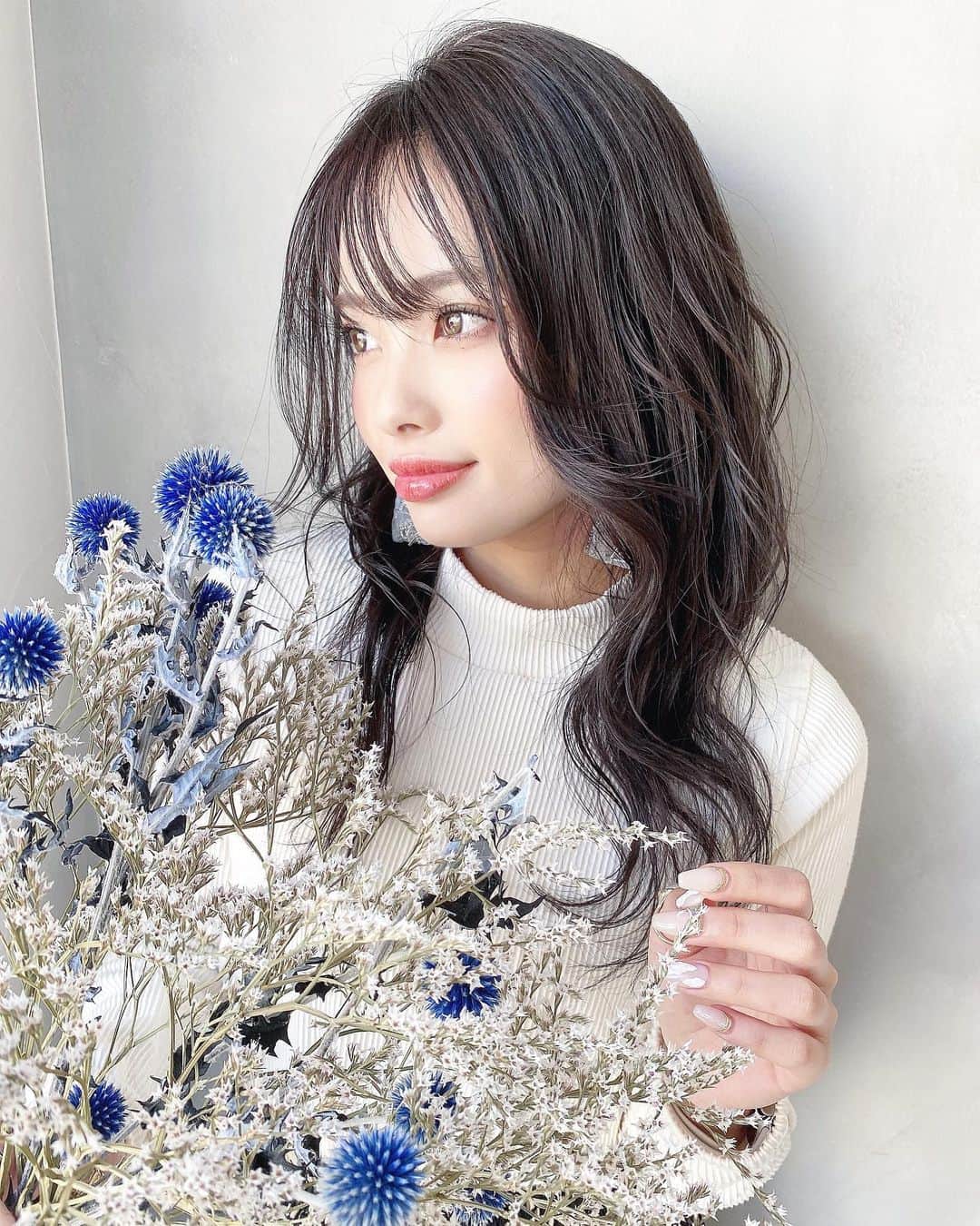 カトリナさんのインスタグラム写真 - (カトリナInstagram)「﻿ ﻿ ﻿ あやなさんのブーケって本当に可愛くて素敵🥺﻿ お家に飾りたい🥺❤️﻿ ﻿ ﻿ ﻿ ﻿ #カトリナ#かとりな﻿ #サロモ#静岡#おしゃれさんと繋がりたい#浜松サロモ#サロンモデル#ポージング#撮影データ#2way前髪#ヘアカラー#カラコン#ヘアスタイル#アレンジモデル募集#美容院#秋コーデ#撮影依頼募集#fashion#make#コスメ#152cmコーデ#低身長#イエベ#ロングヘア」12月9日 16時58分 - suzu_nanase715
