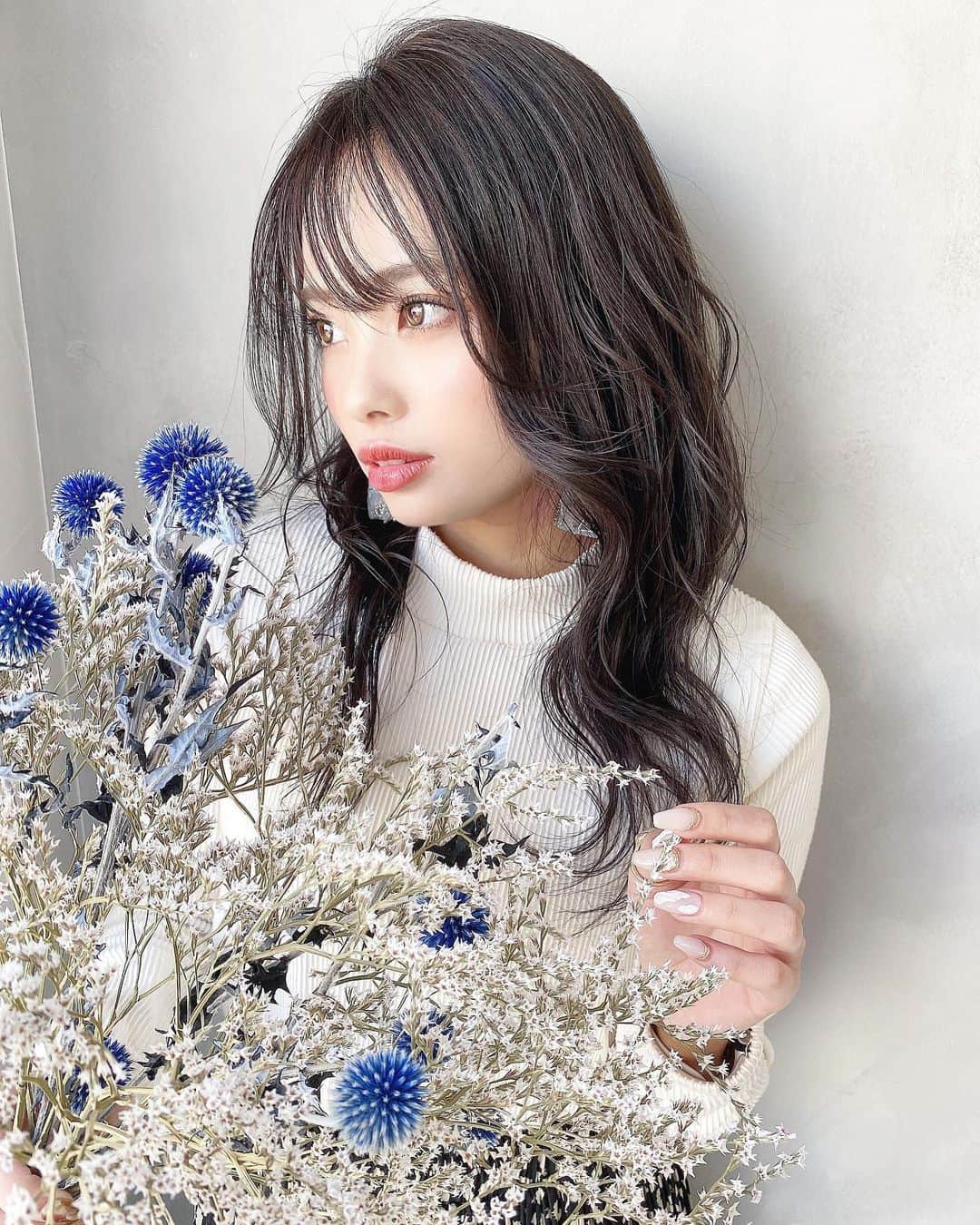 カトリナさんのインスタグラム写真 - (カトリナInstagram)「﻿ ﻿ ﻿ あやなさんのブーケって本当に可愛くて素敵🥺﻿ お家に飾りたい🥺❤️﻿ ﻿ ﻿ ﻿ ﻿ #カトリナ#かとりな﻿ #サロモ#静岡#おしゃれさんと繋がりたい#浜松サロモ#サロンモデル#ポージング#撮影データ#2way前髪#ヘアカラー#カラコン#ヘアスタイル#アレンジモデル募集#美容院#秋コーデ#撮影依頼募集#fashion#make#コスメ#152cmコーデ#低身長#イエベ#ロングヘア」12月9日 16時58分 - suzu_nanase715